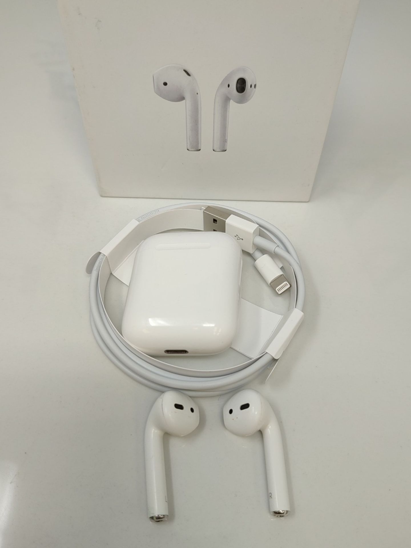 RRP £130.00 Apple AirPods with Wired Charging Case (2nd generation) - Image 3 of 6