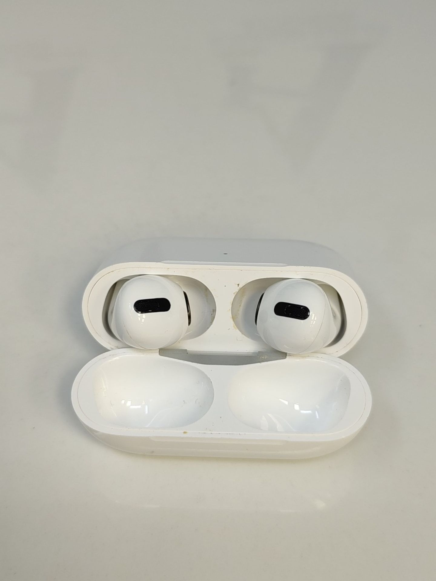 RRP £213.00 Apple AirPods Pro (1st Generation) with MagSafe Charging Case (2021) - Image 6 of 6