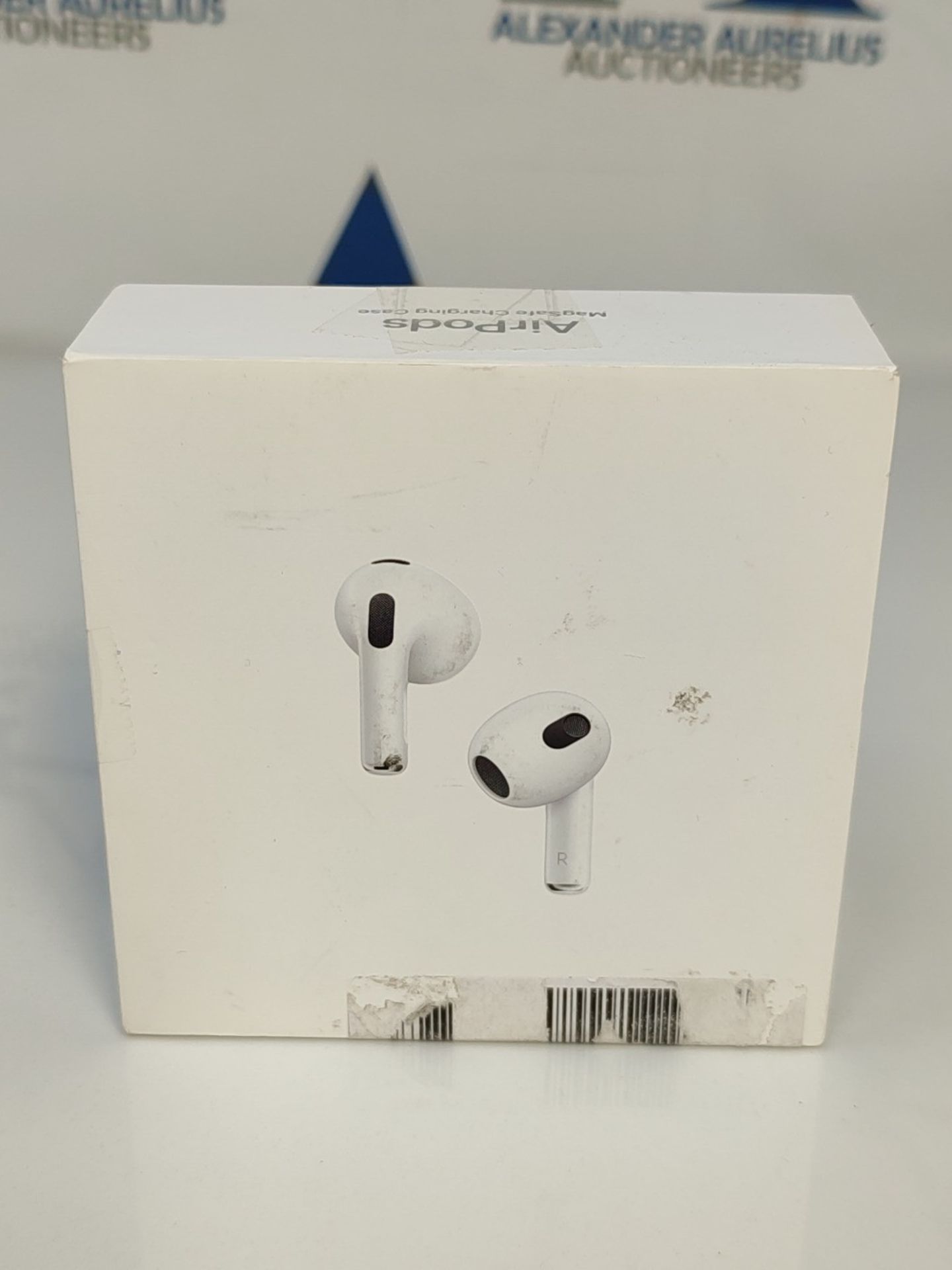RRP £192.00 [INCOMPLETE] Apple AirPods (3rd generation) with MagSafe Charging Case (2021) - Image 2 of 6