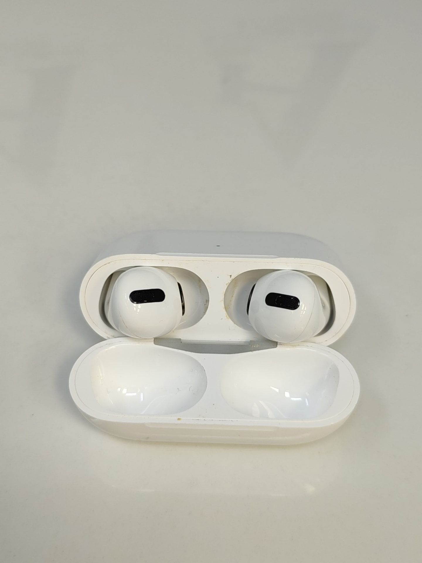 RRP £213.00 Apple AirPods Pro (1st Generation) with MagSafe Charging Case (2021) - Image 3 of 6