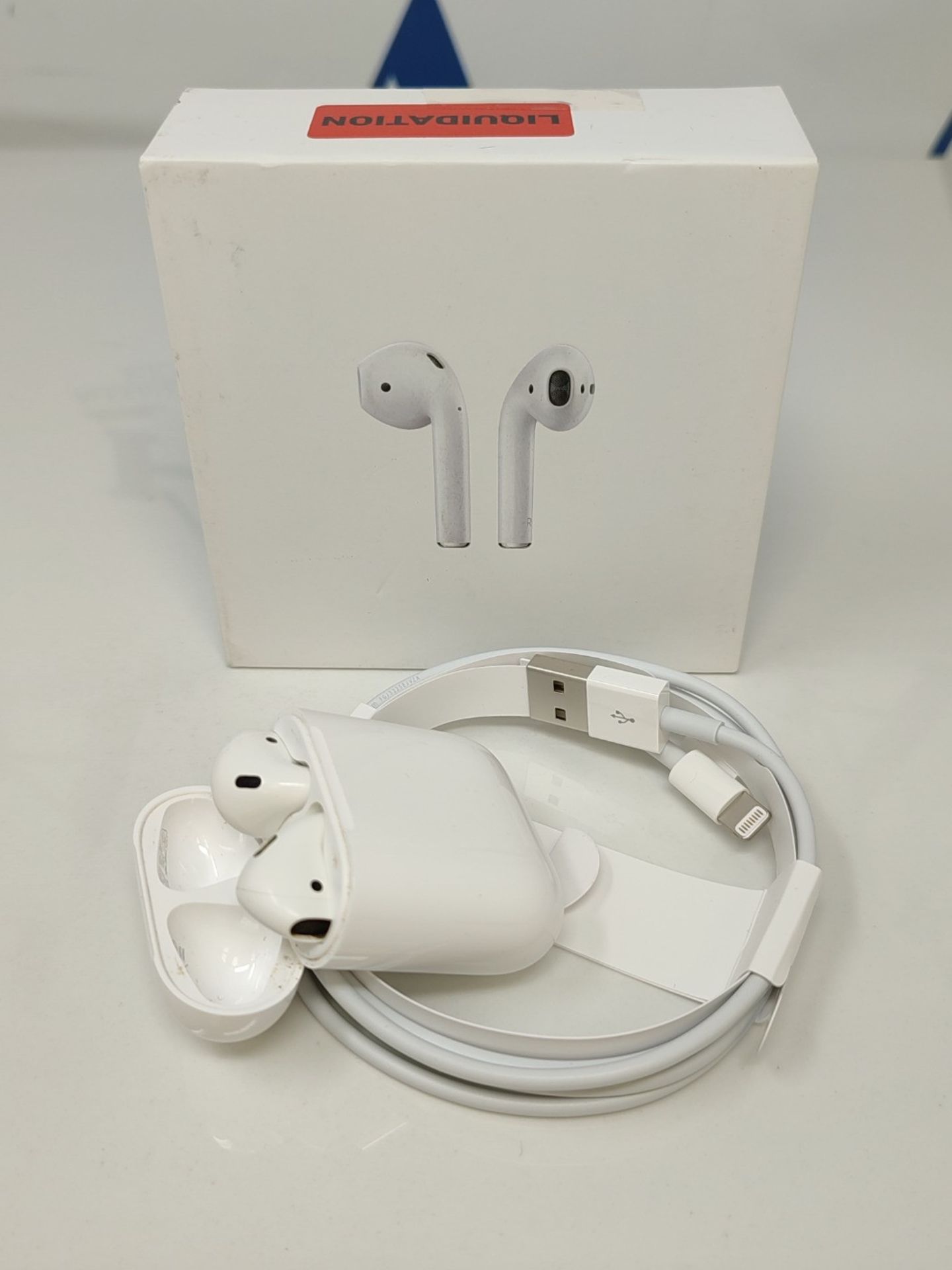 RRP £130.00 Apple AirPods with Wired Charging Case (2nd generation) - Image 5 of 6