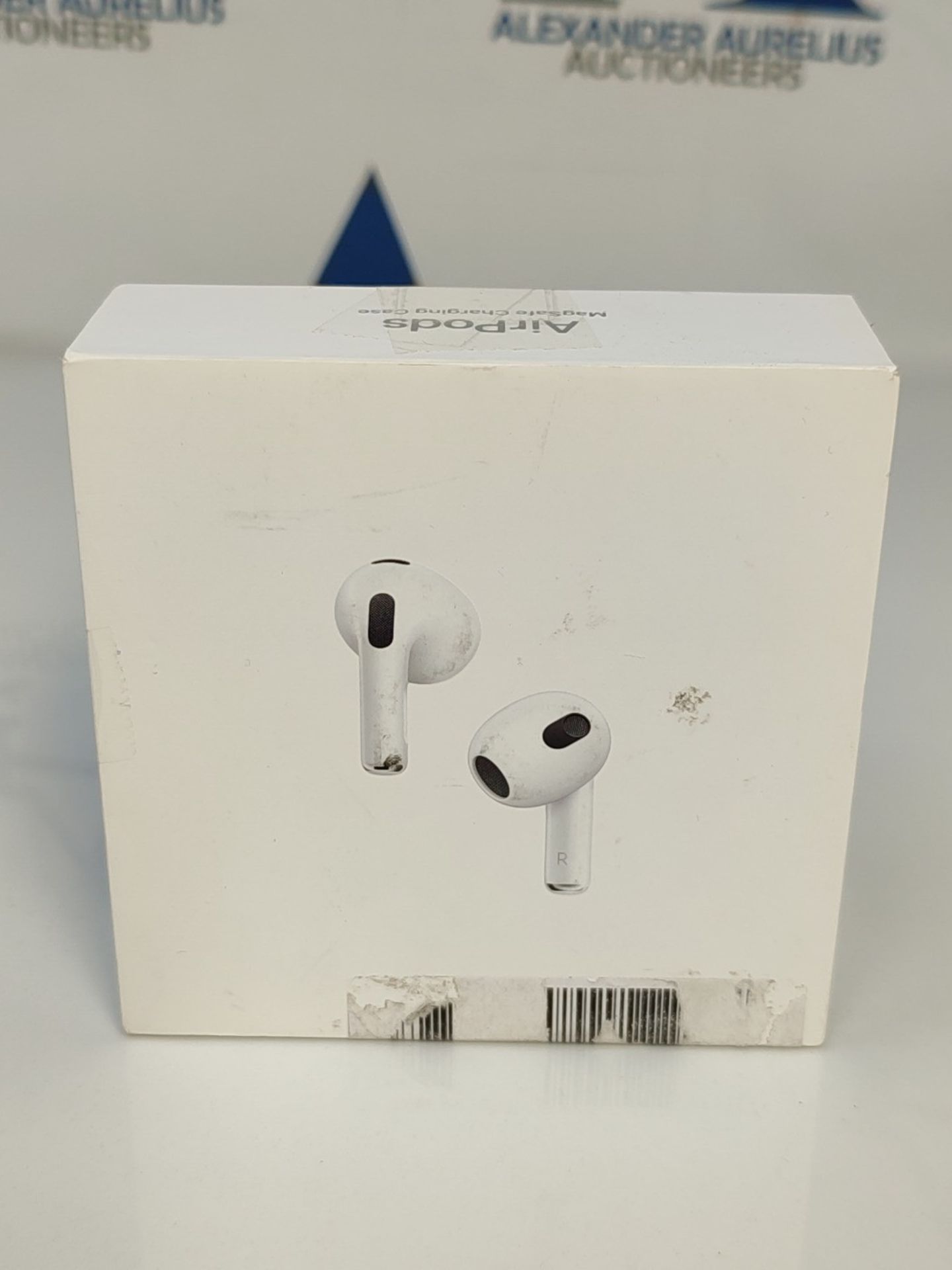 RRP £192.00 [INCOMPLETE] Apple AirPods (3rd generation) with MagSafe Charging Case (2021) - Image 5 of 6