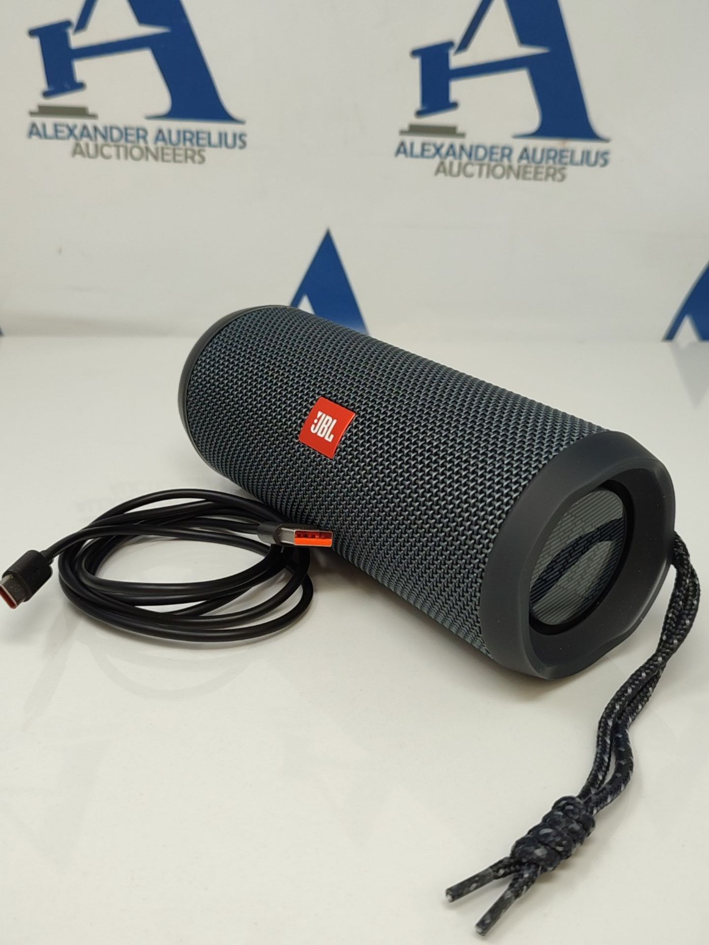 RRP £79.00 JBL Flip Essential 2 Portable Bluetooth Speaker, Waterproof Wireless Speaker Box IPX7 - Image 3 of 6