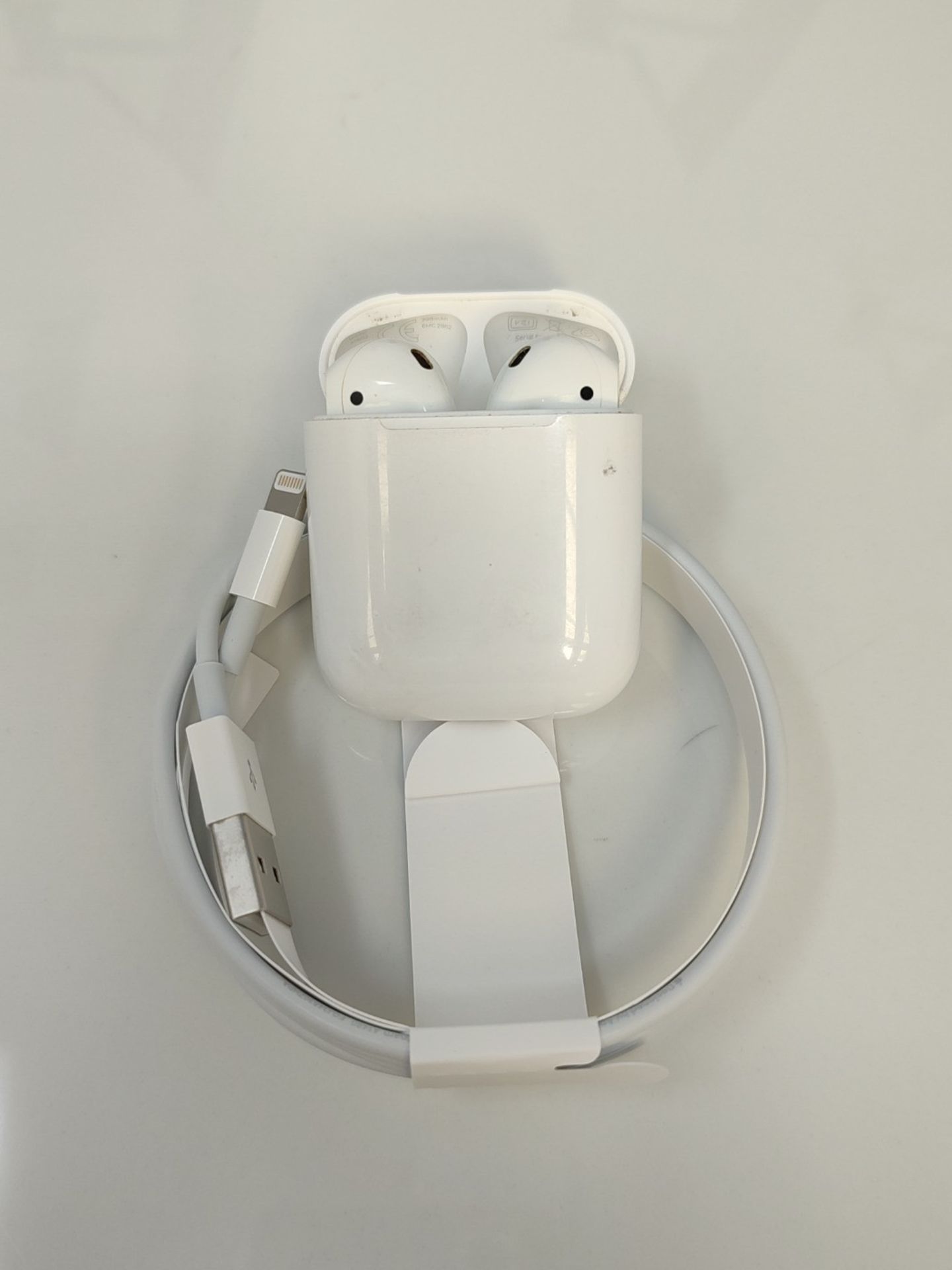 RRP £119.00 Apple AirPods with charging case via cable (second generation) - Image 3 of 6