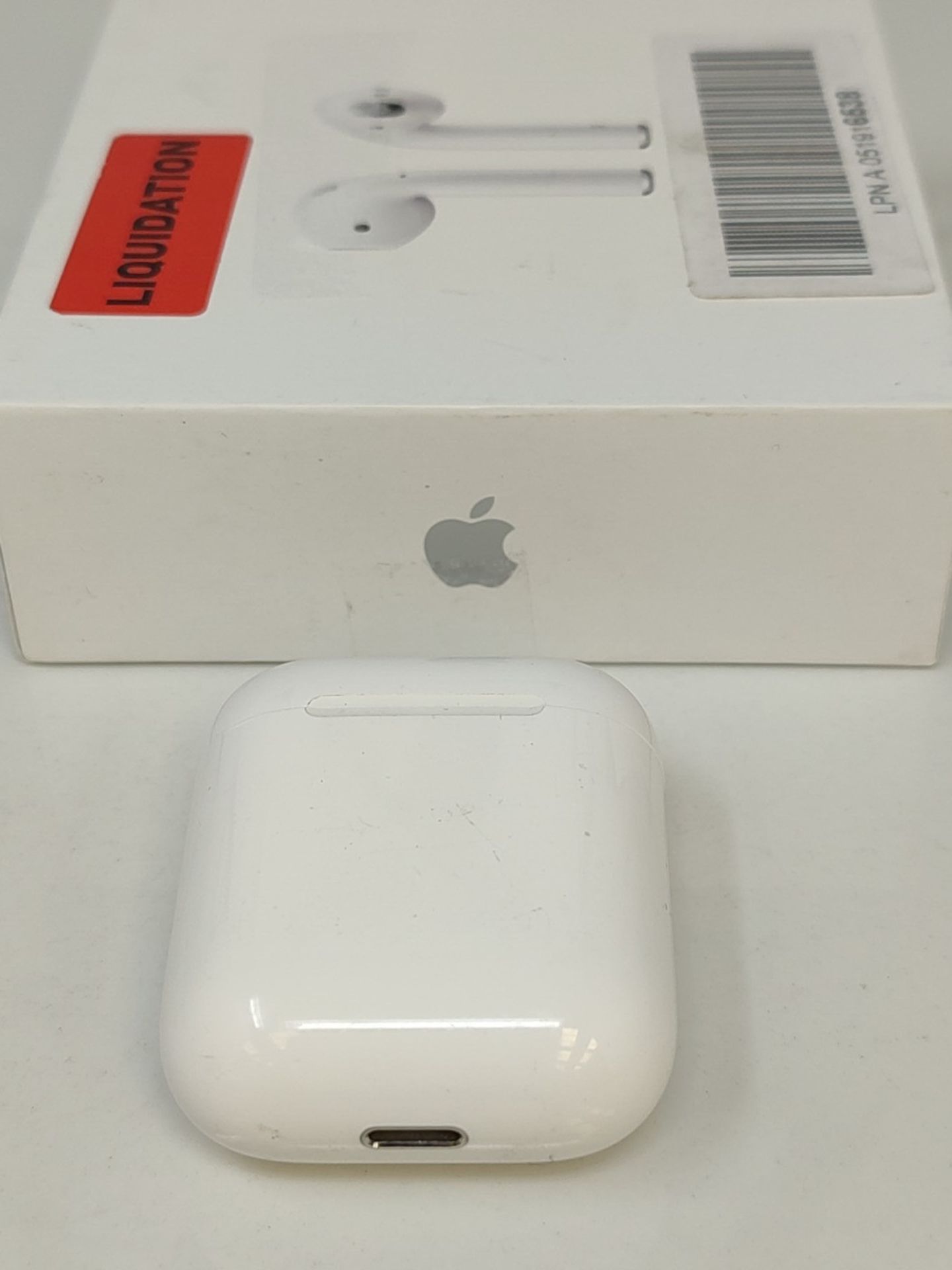 RRP £115.00 Apple AirPods with charging case via cable (second generation) - Image 3 of 3