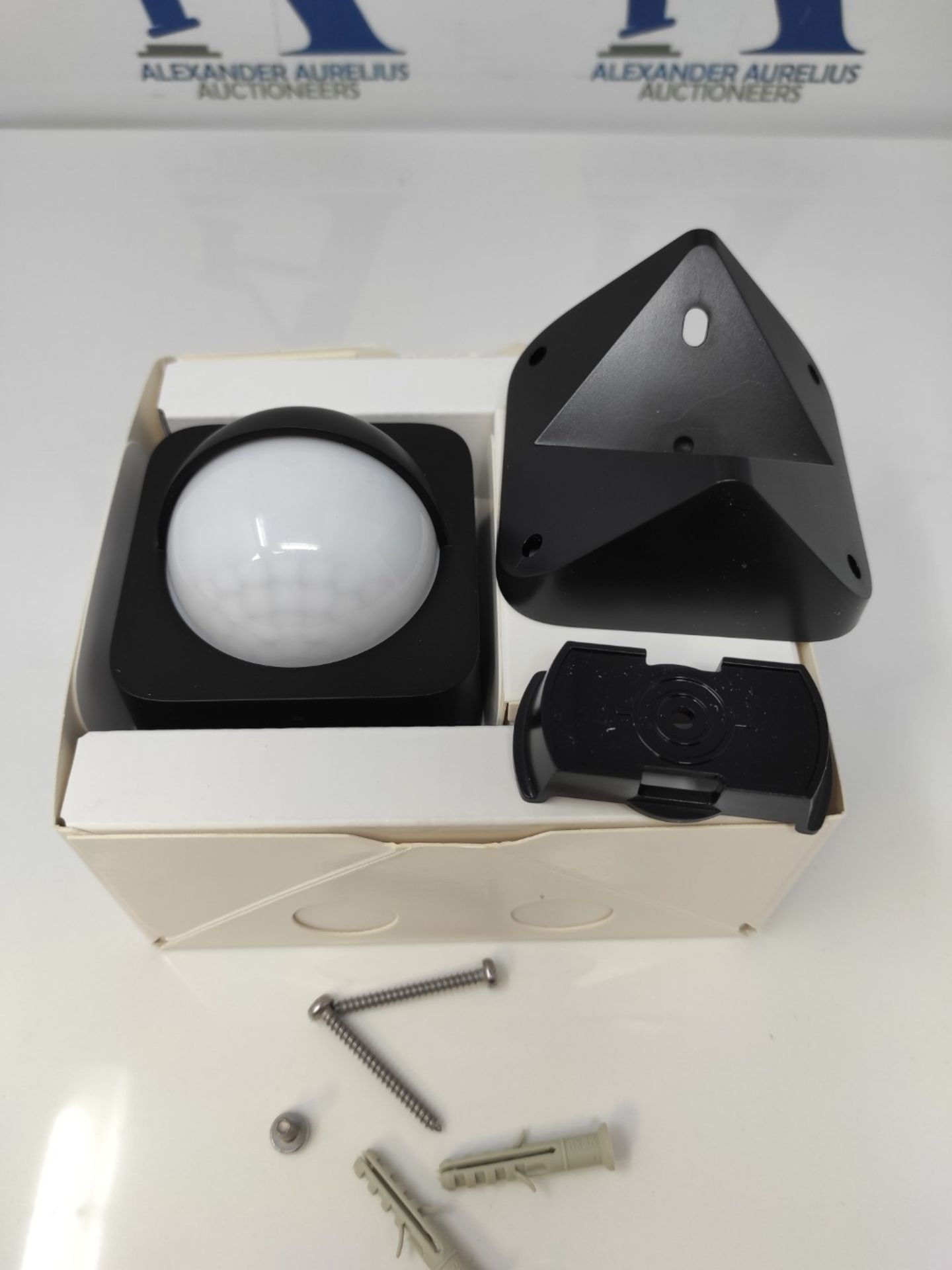 RRP £54.00 Philips Hue Outdoor Motion Sensor. Smart Lighting Accessory for Outdoor Light Control. - Image 3 of 3