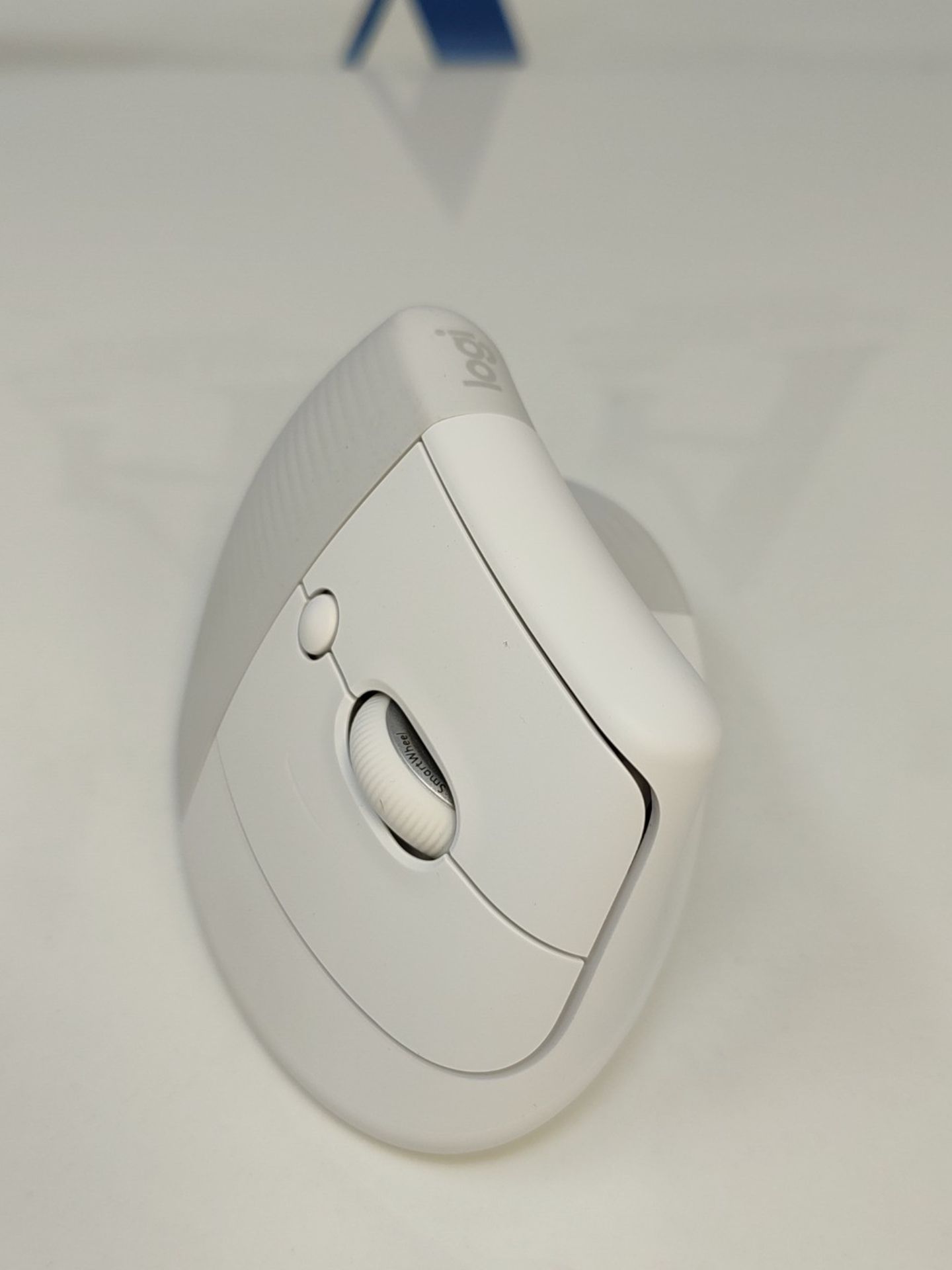 RRP £54.00 [INCOMPLETE] Logitech Lift for Mac, ergonomic wireless mouse, Bluetooth, silent click, - Image 3 of 3