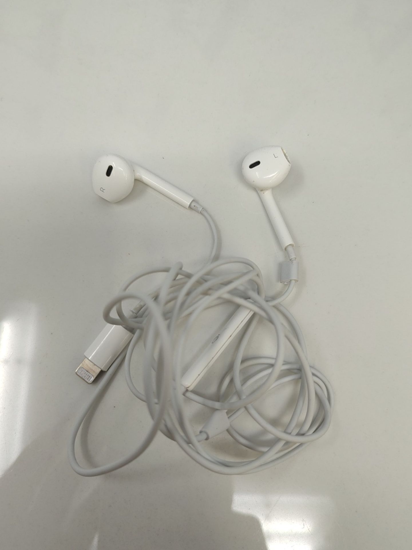 Apple EarPods with Lightning connector - Image 2 of 2