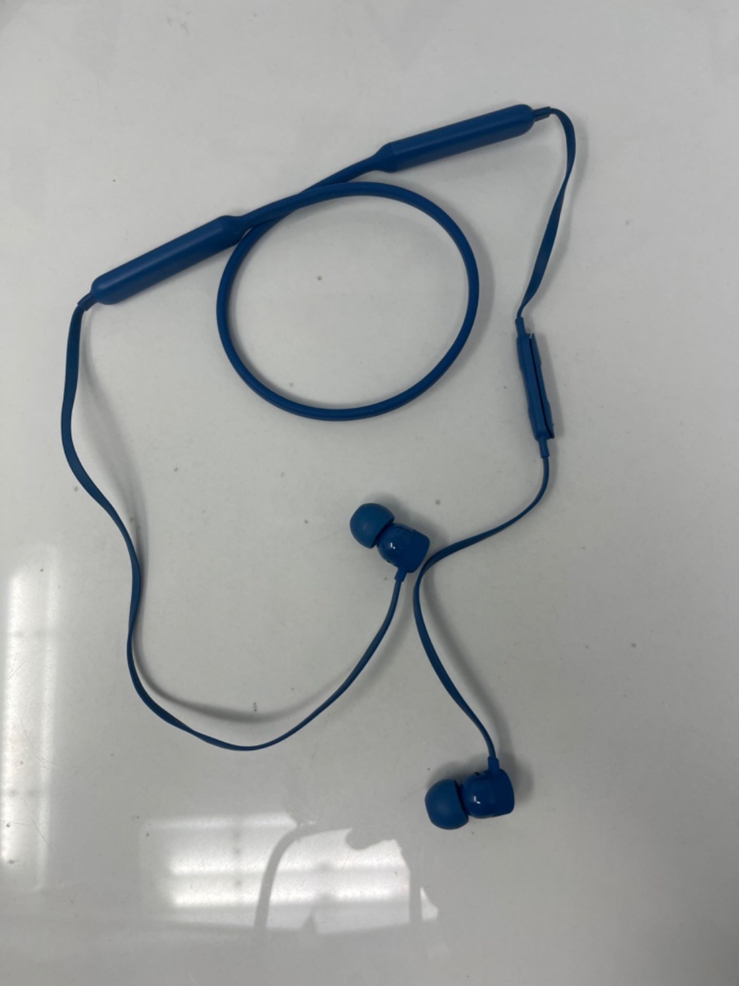 RRP £146.00 BeatsX Wireless In-Ear Headphones (2016 Model) - Blue - Image 3 of 3