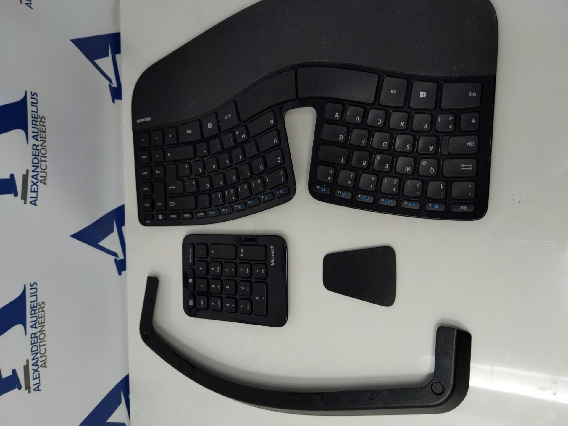 RRP £82.00 Microsoft Sculpt Ergonomic Keyboard (German QWERTZ-Layout) - Image 2 of 2