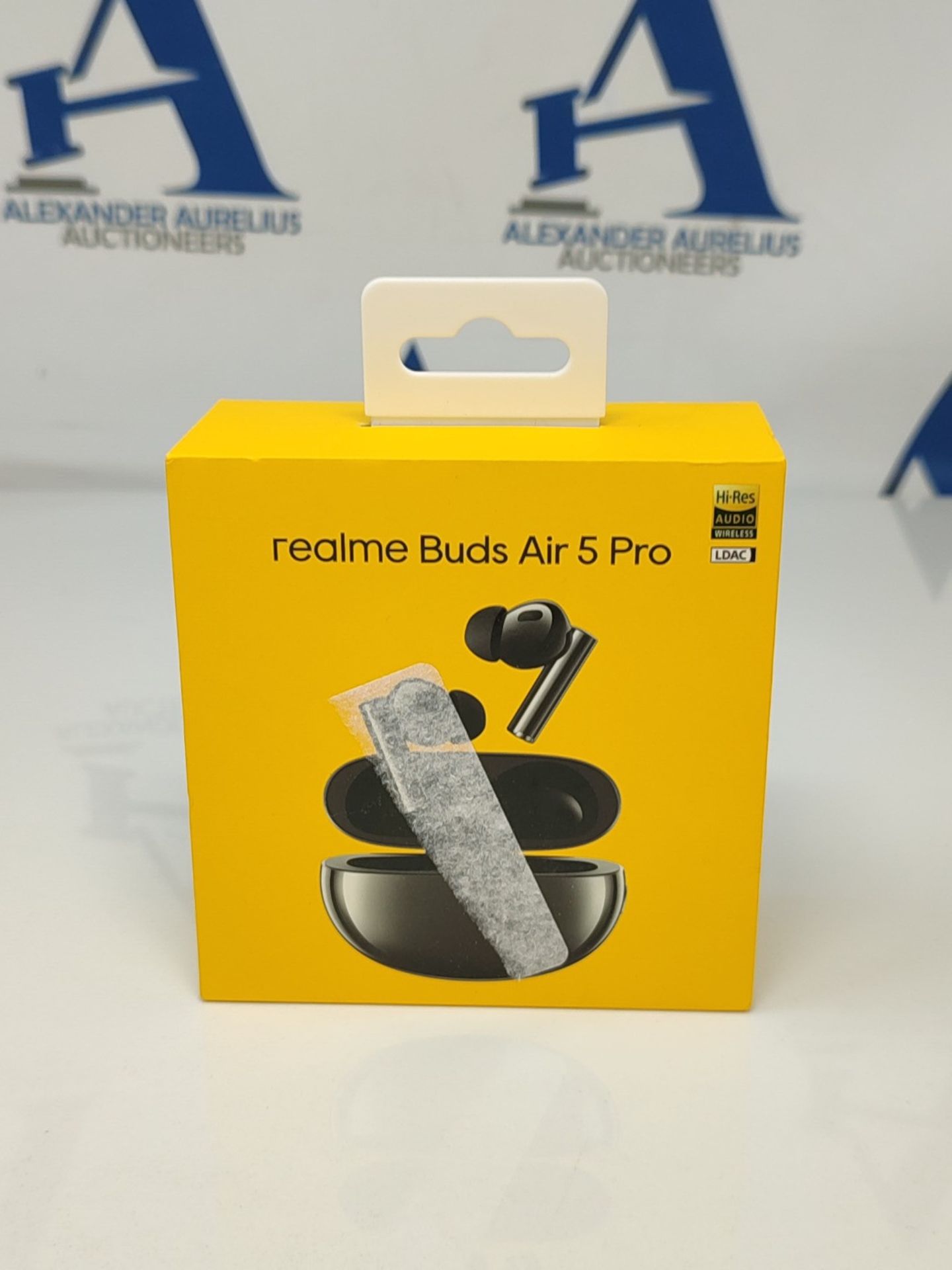 RRP £63.00 realme Buds Air 5 Pro Wireless Headphones, realBoost Dual Drivers, Up to 40 Hours of P - Image 2 of 3