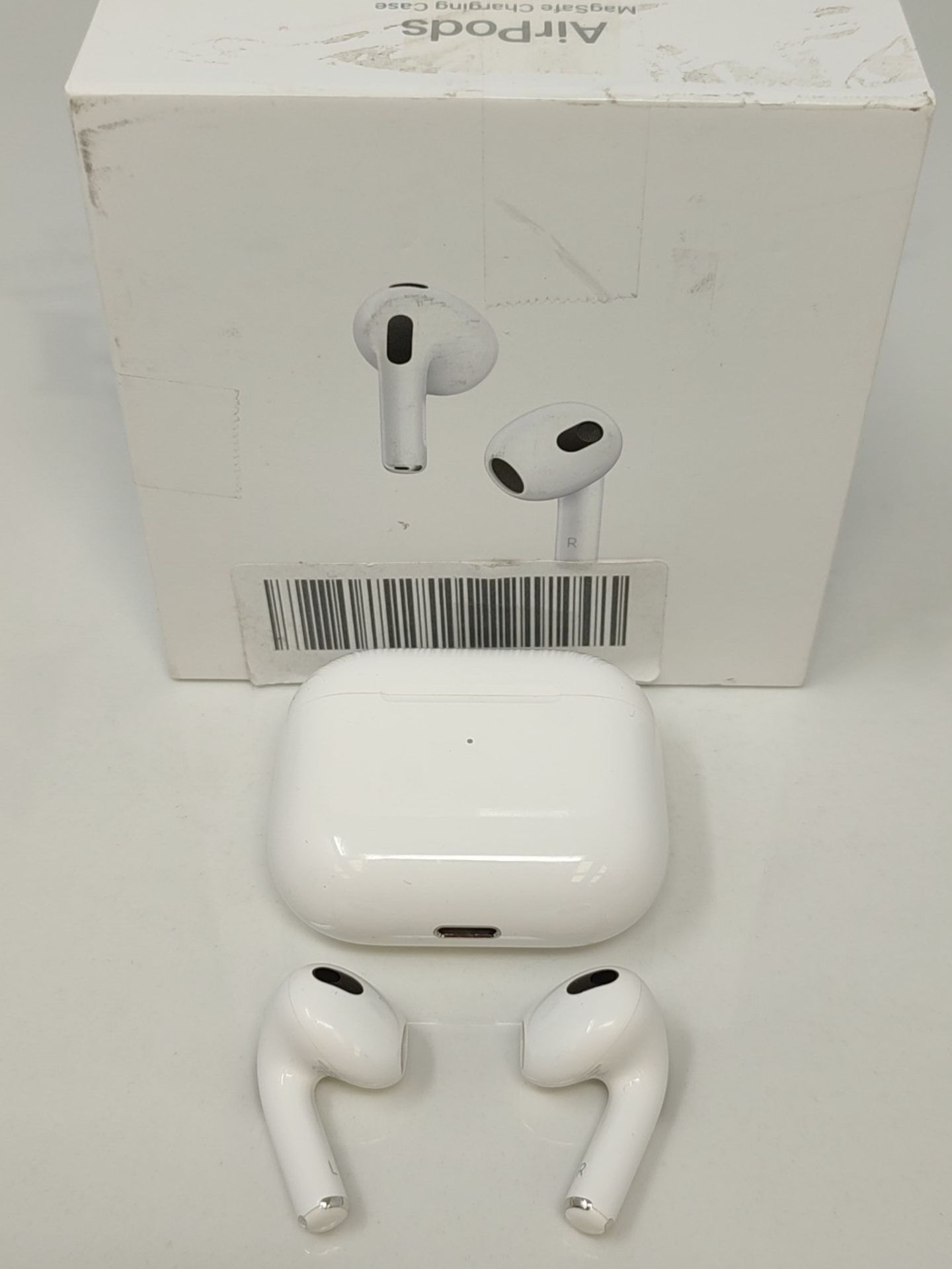 RRP £189.00 Apple 2021 AirPods (third generation) with MagSafe charging case - Image 2 of 3