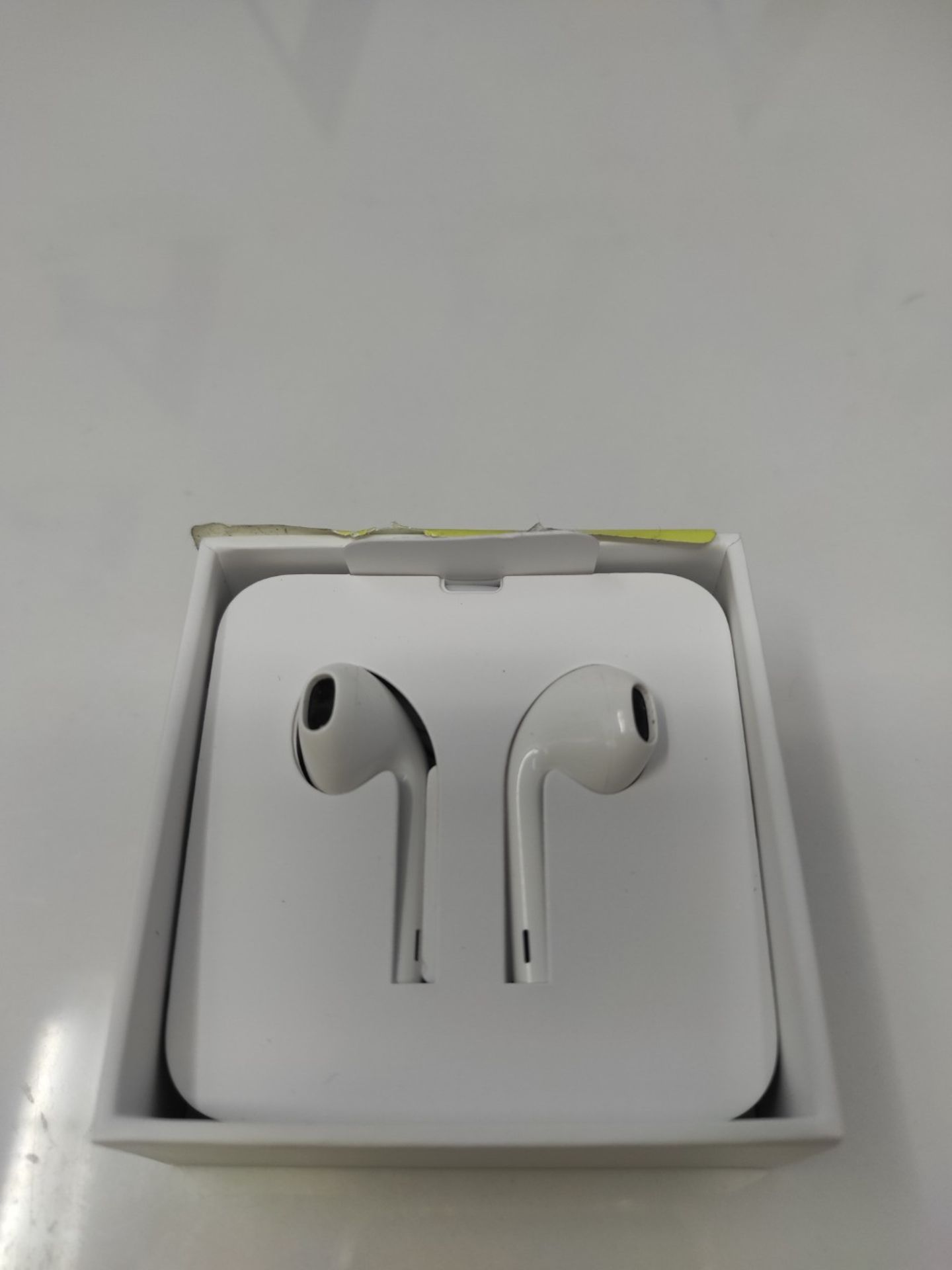 Apple EarPods with Lightning connector - Image 3 of 3