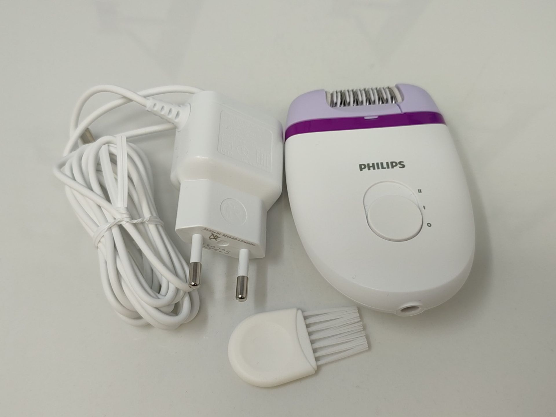 Philips Satinelle Essential Epilator with 21 attachments and 2 speed settings (model B - Image 3 of 3