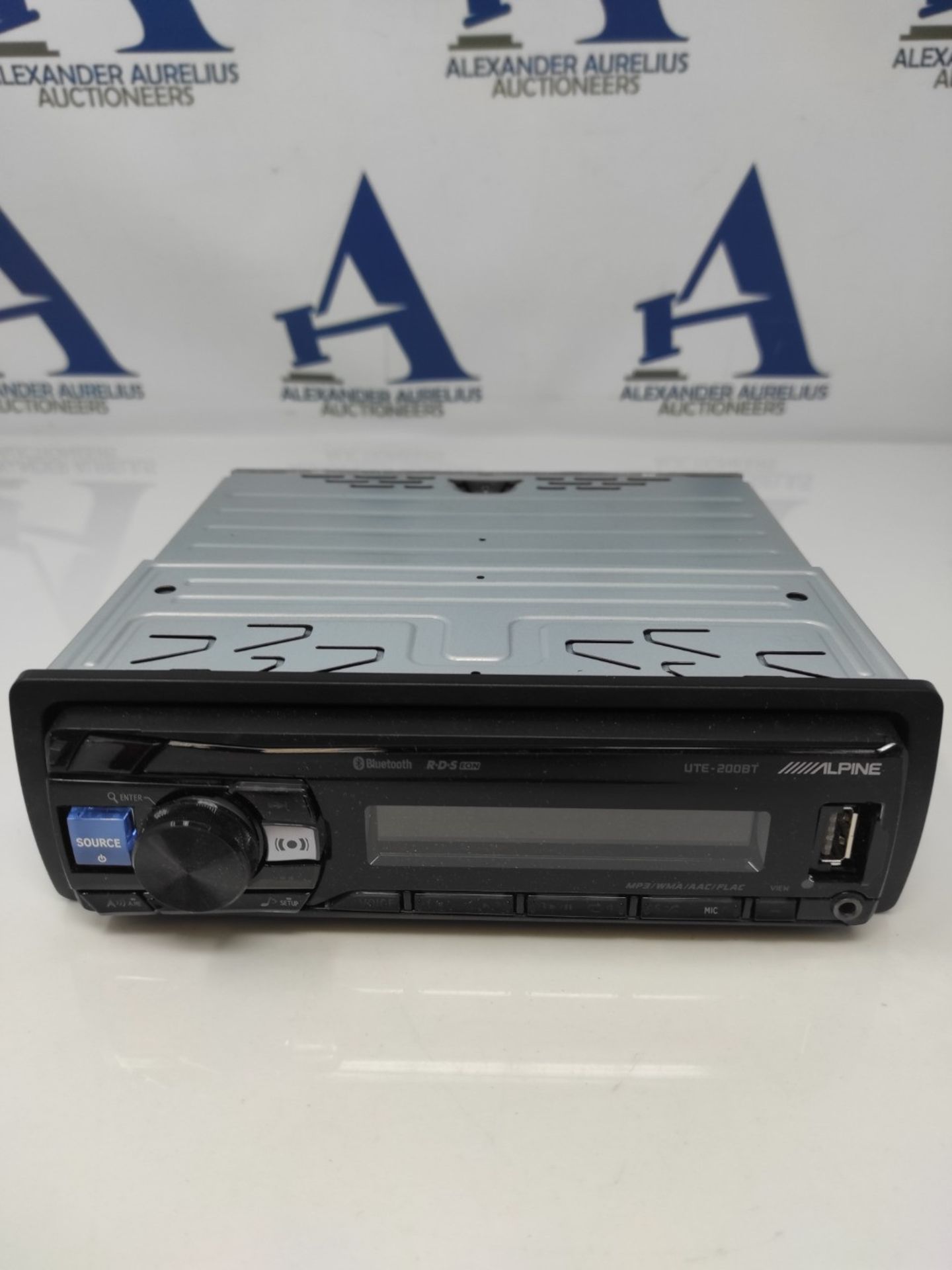 RRP £94.00 Alpine UTE-200BT car Media Receiver in Black with Bluetooth - Image 3 of 3