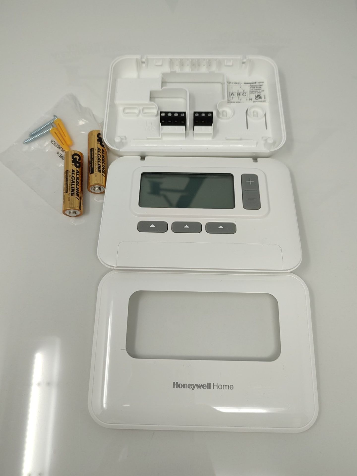 RRP £83.00 Honeywell Home T3 Wired 7-Day Programmable Thermostat, White, 136 x 97 x 26 mm - Image 3 of 3