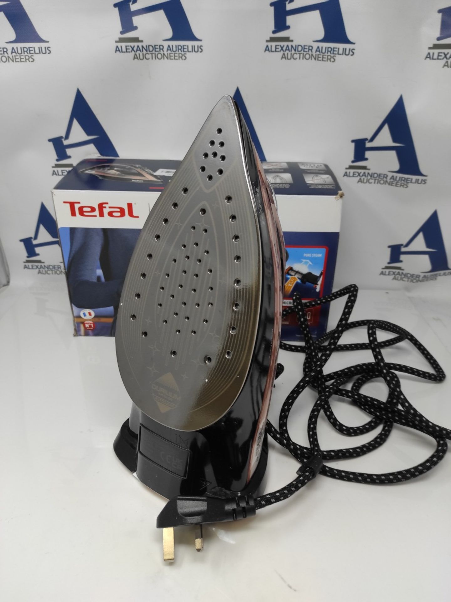 RRP £94.00 Tefal Ultimate Pure Steam Iron, 260g/min Steam Boost, 350ml Water Tank, 3m Power Cord, - Image 2 of 3