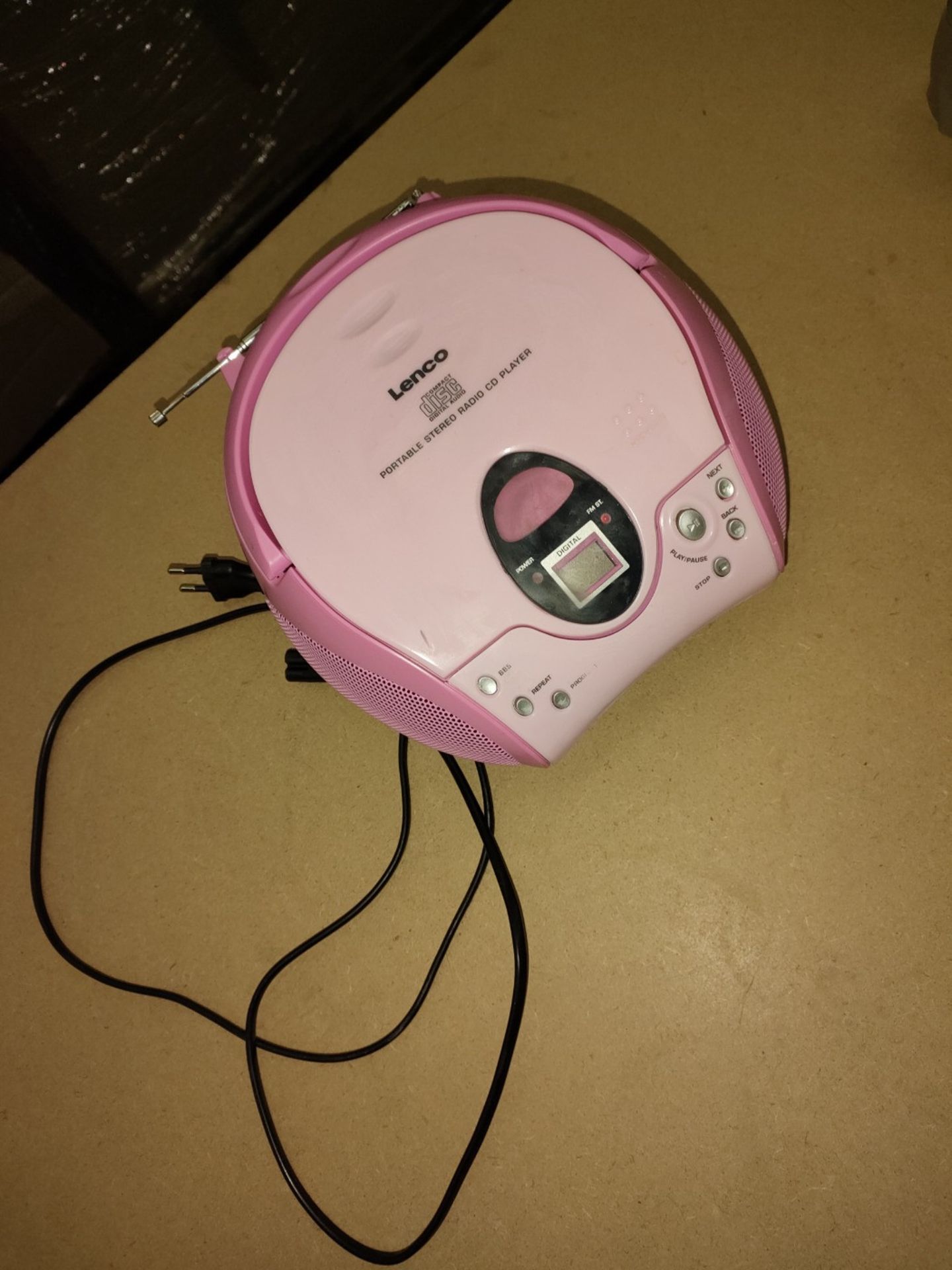 Lenco SCD-24 stereo FM radio with CD player and telescopic antenna pink - Image 2 of 2