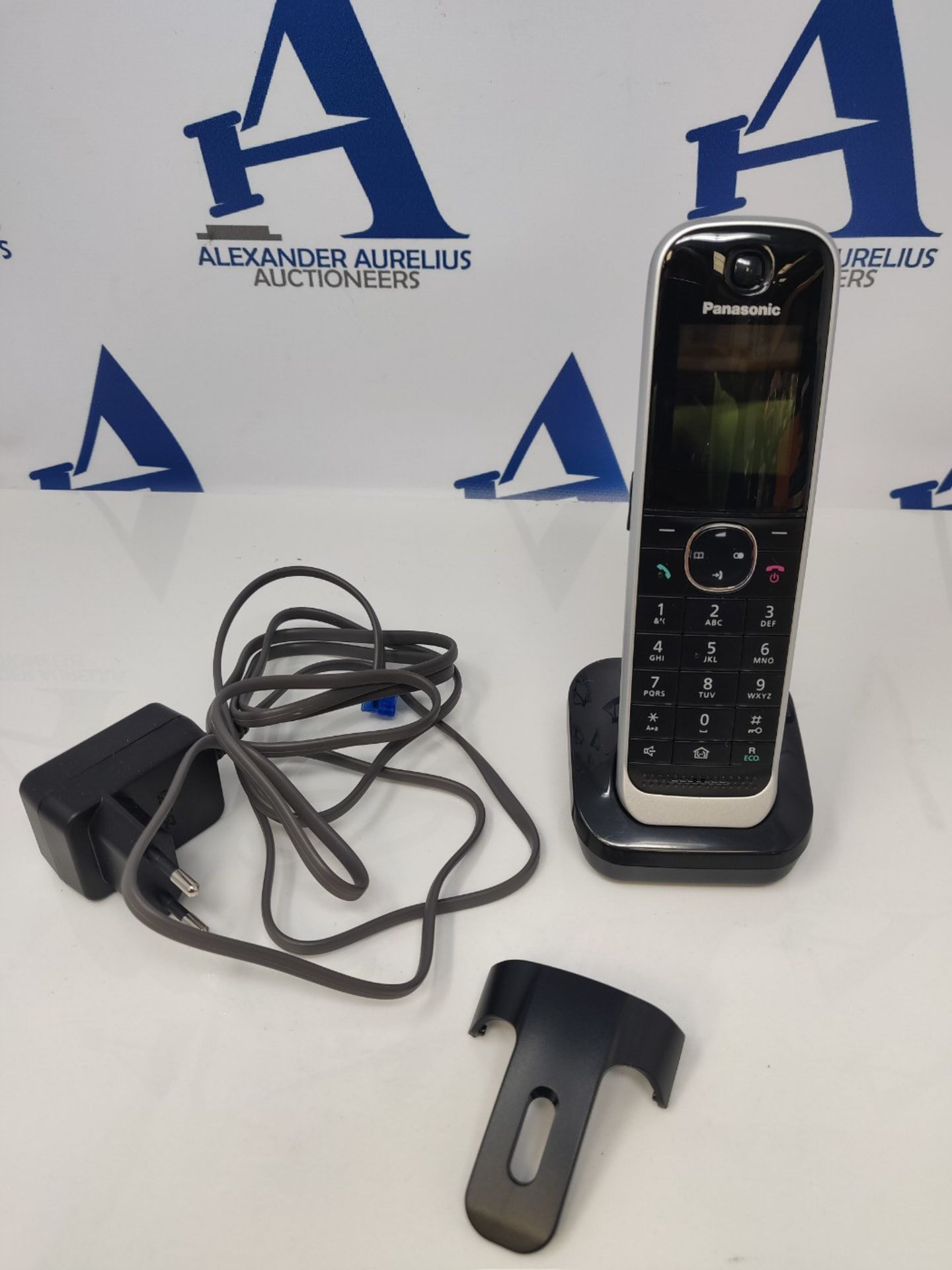 RRP £51.00 Panasonic KX-TGJA30EXB handset including charging cradle, black - Image 3 of 3