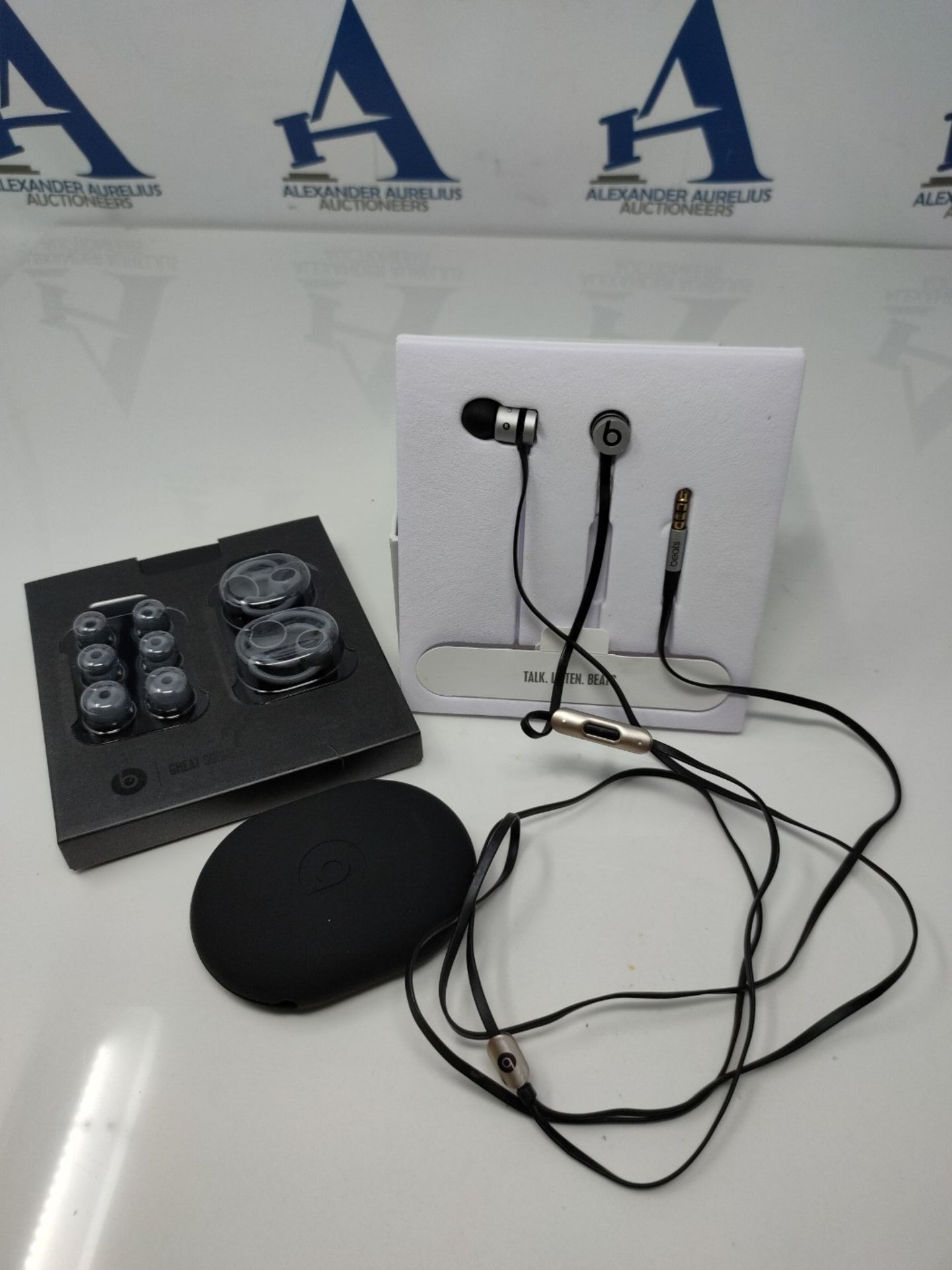 RRP £99.00 Beats urBeats3 MQFX2ZM/A Headphones with 3.5 mm Plug - Grey - Image 3 of 3