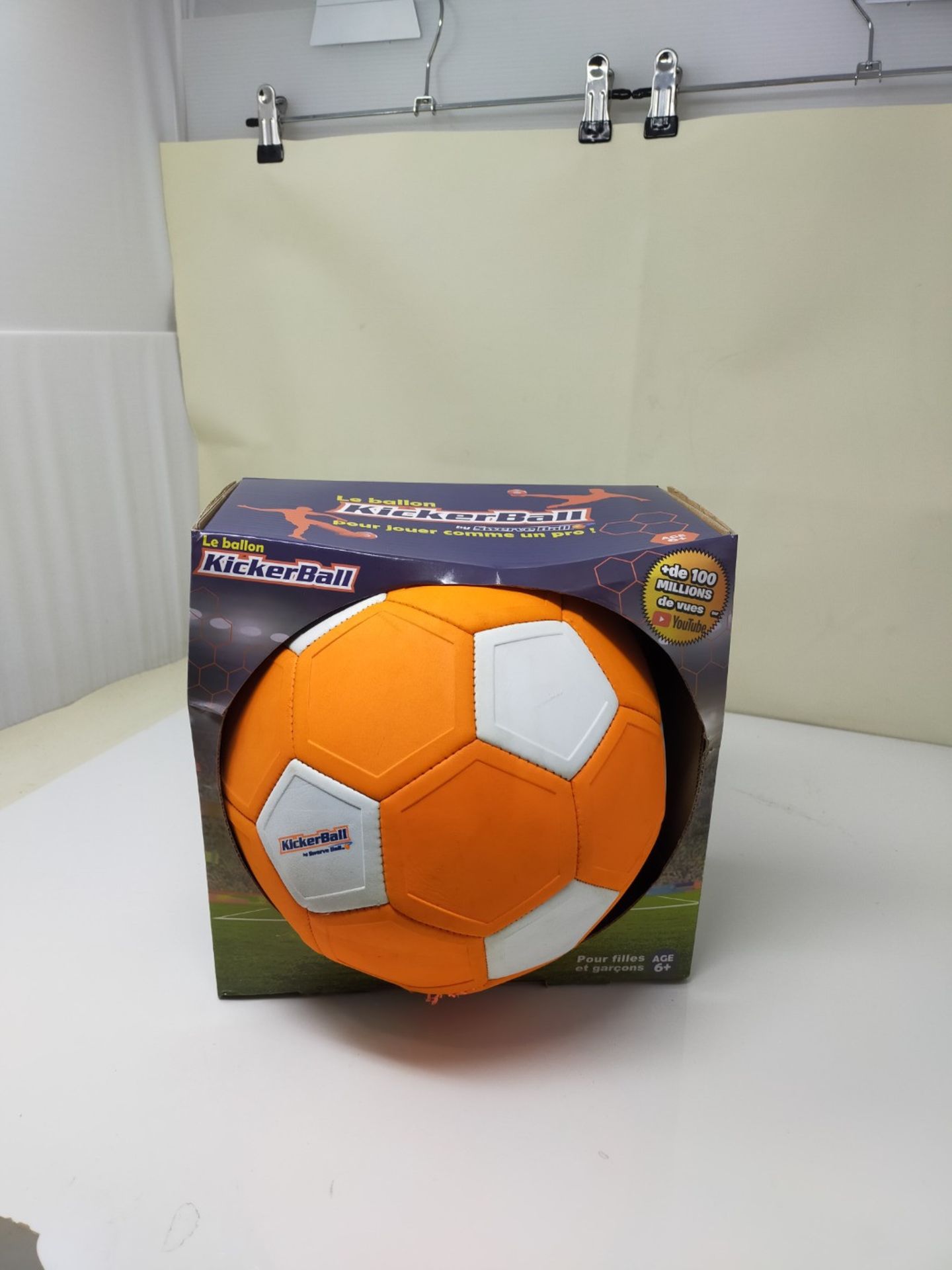 RRP £50.00 KICKER BALL Children's Ballon02 The ball plays like a professional - known from TV, or - Image 2 of 3