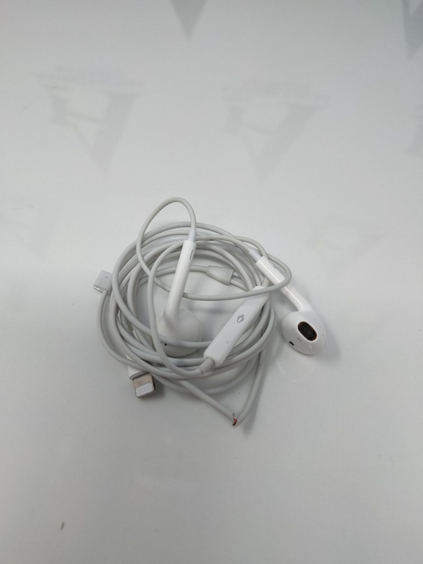 [CRACKED] Apple EarPods with Lightning Connector - White - Image 3 of 3