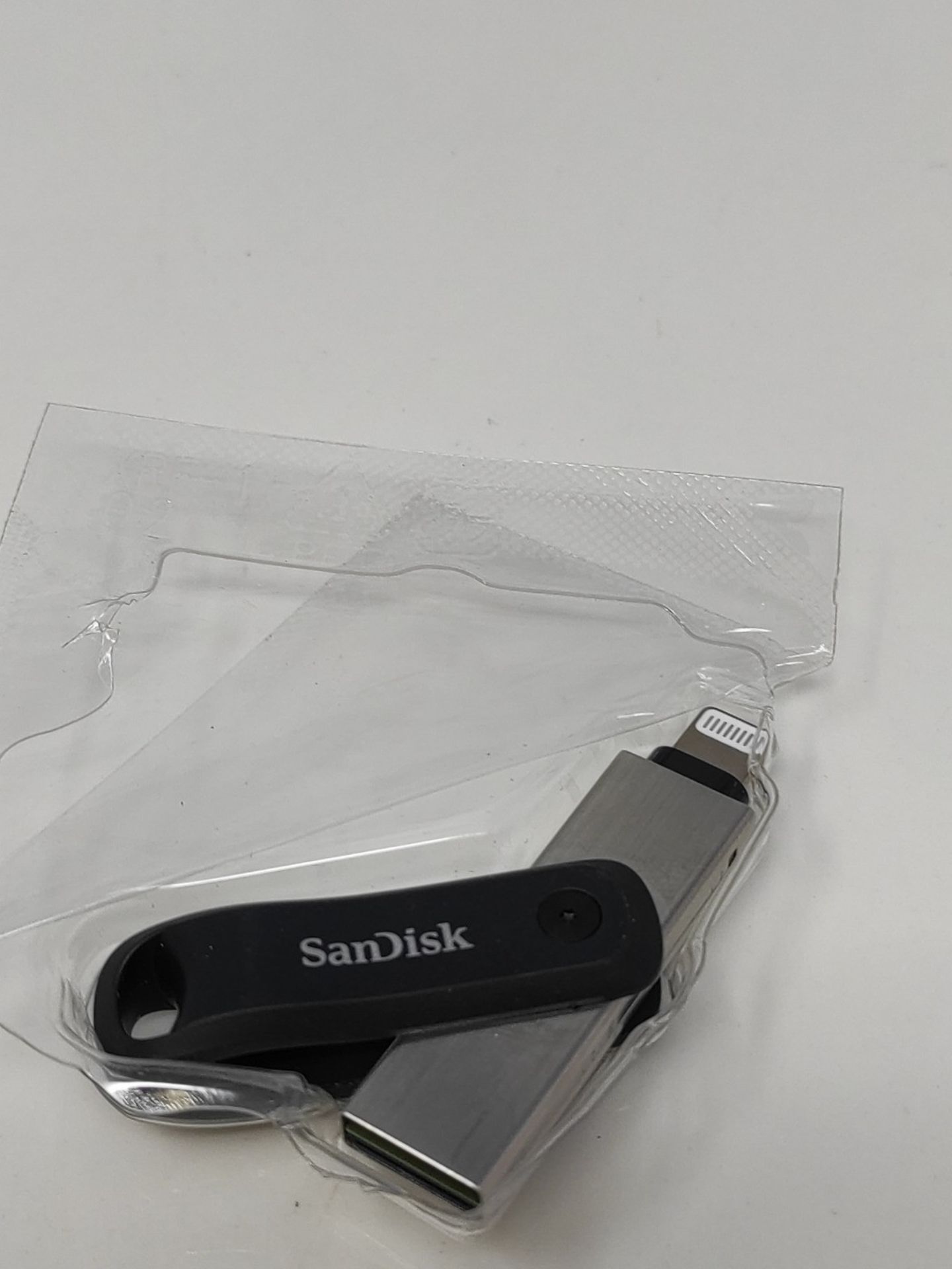 SanDisk iXpand Go 128GB - Dual connector USB drive for backing up iPhone and iPad - Image 2 of 2