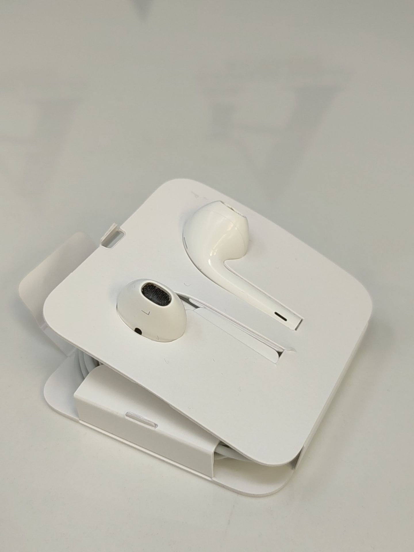 Apple EarPods with Lightning connector - Image 3 of 3