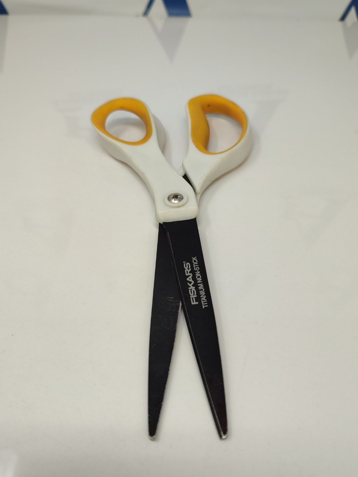 Fiskars Non-Stick Universal Scissors, Length: 21 cm, Titanium Coating/Stainless Steel - Image 3 of 3