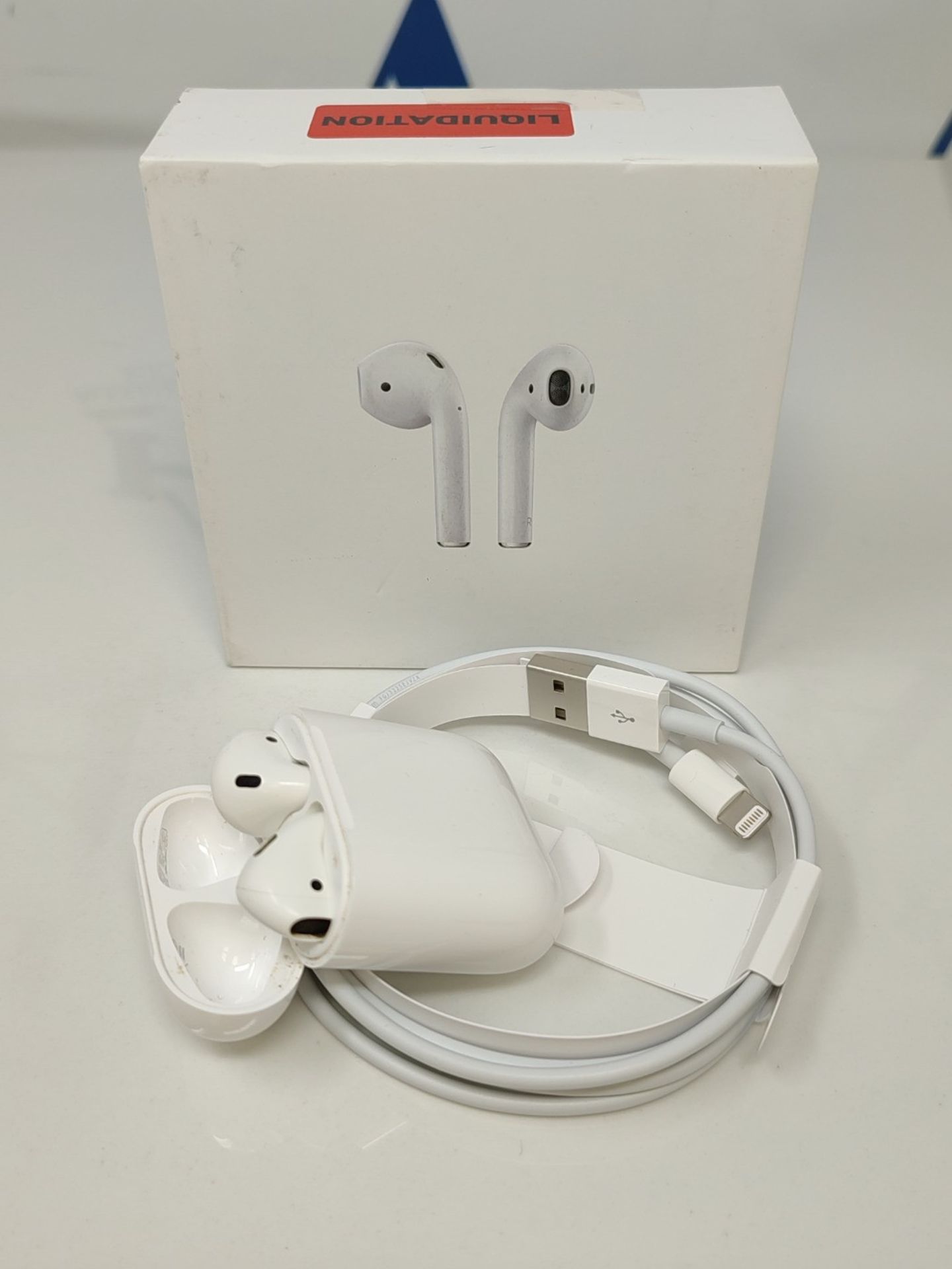 RRP £130.00 Apple AirPods with Wired Charging Case (2nd generation) - Image 2 of 3