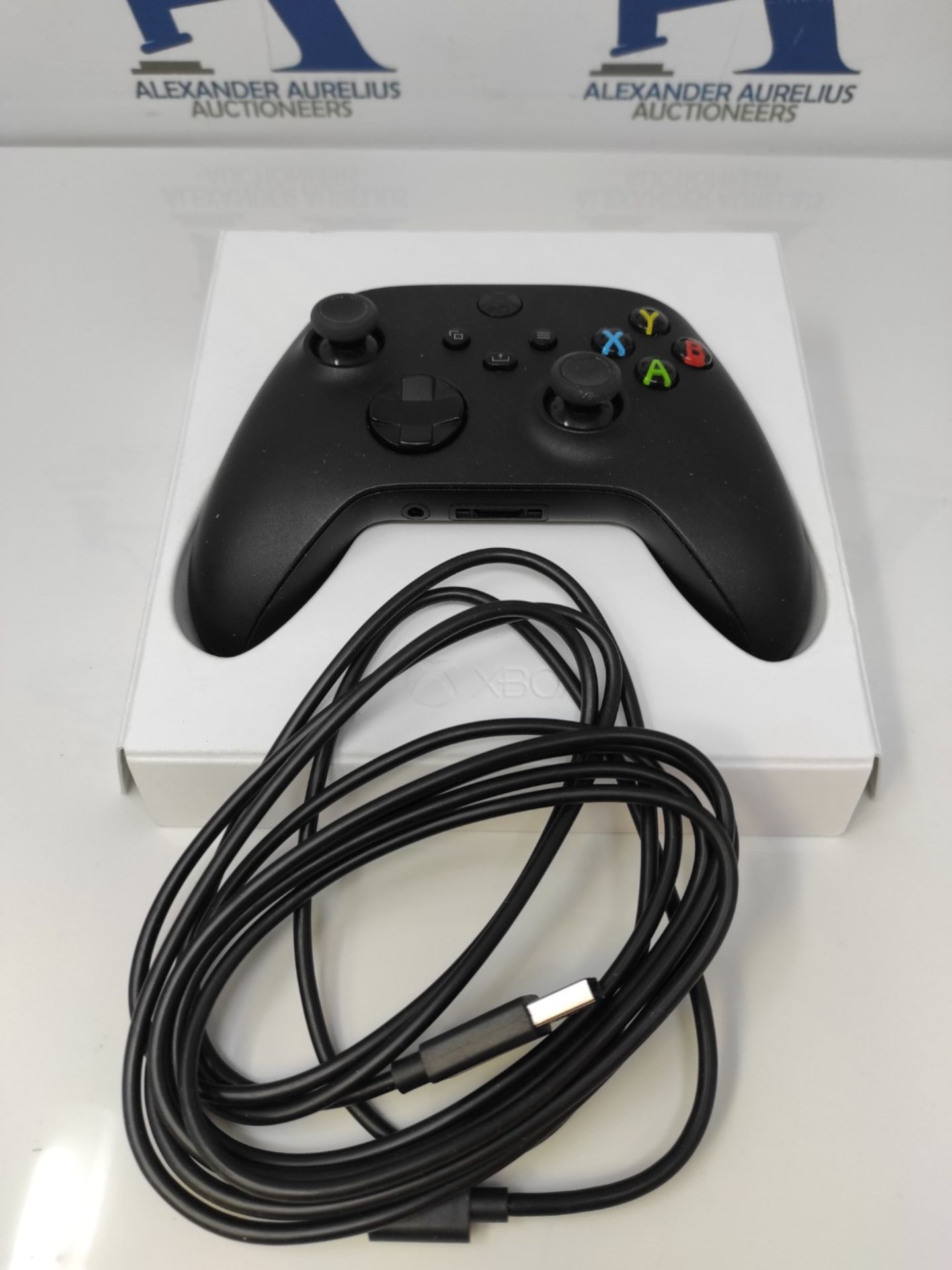 RRP £54.00 Microsoft Wireless Controller for Xbox, Carbon Black + USB-C cable - Image 3 of 3