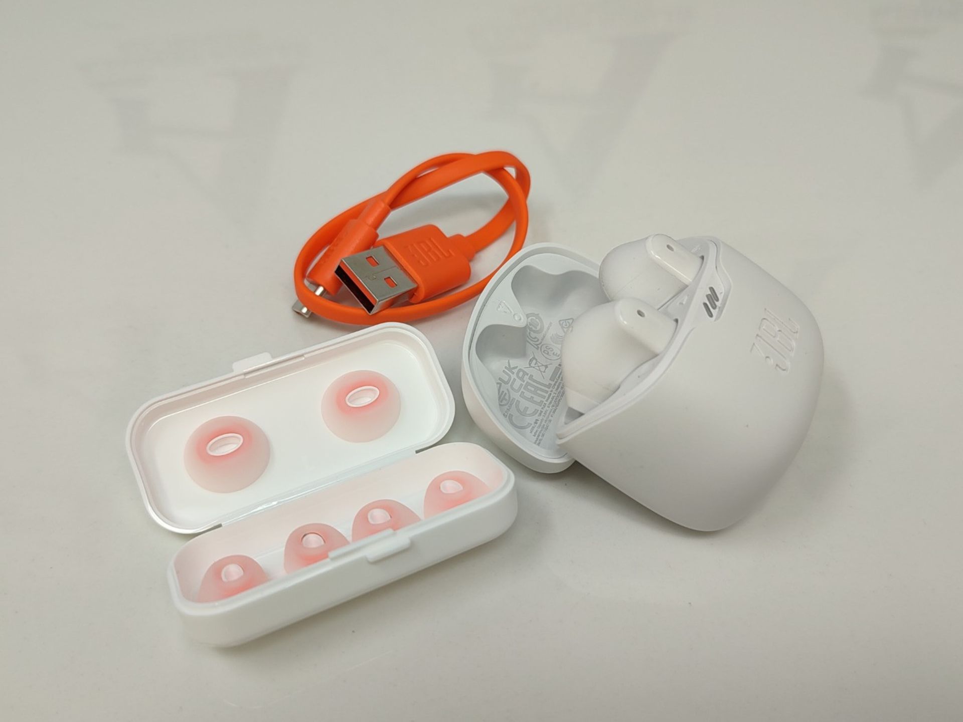 RRP £69.00 JBL Tune Flex TWS White - Wireless earbuds with noise cancellation - Pure JBL sound - - Image 3 of 3