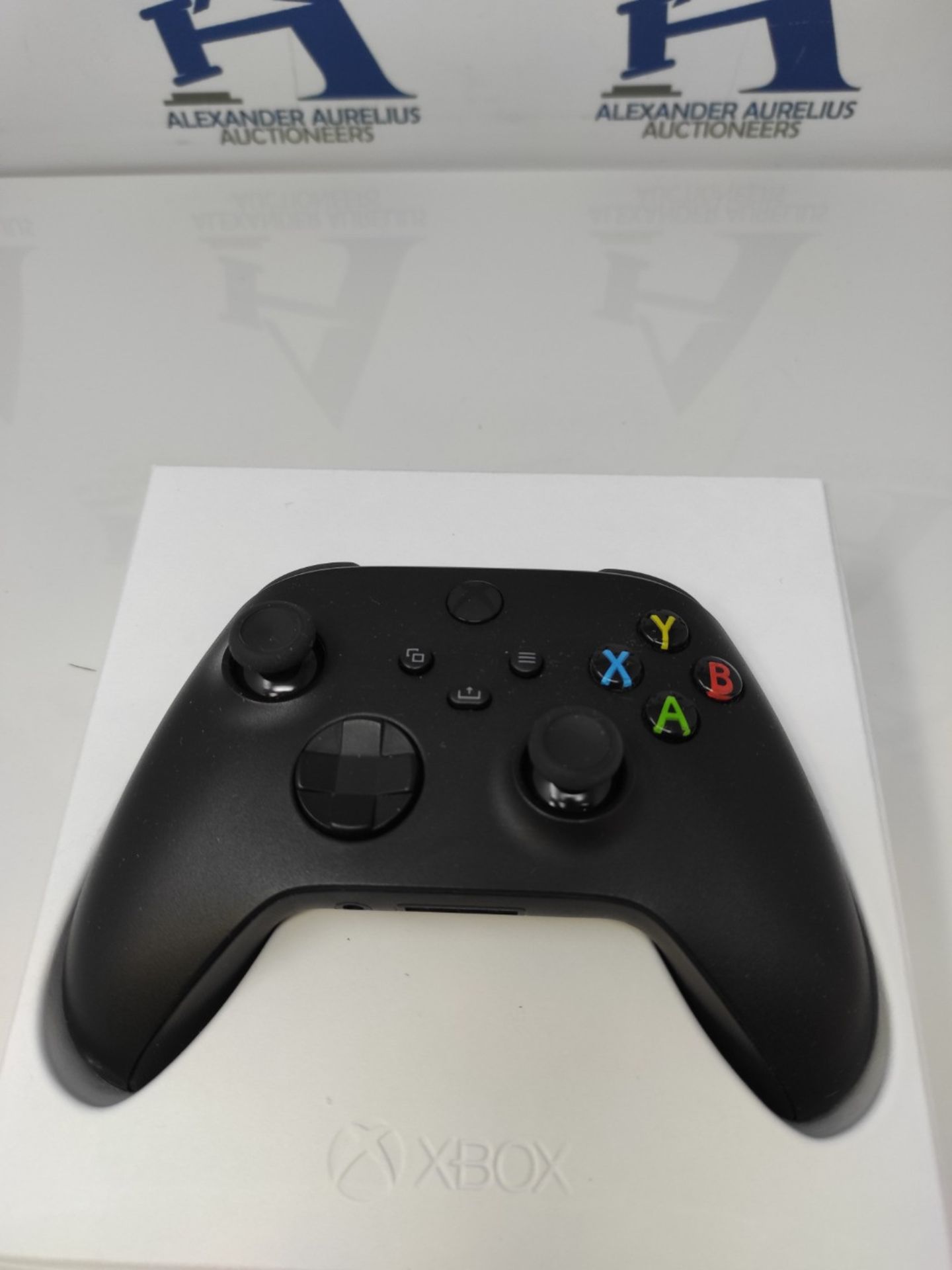 RRP £54.00 Xbox Wireless Controller - Carbon Black - Image 3 of 3