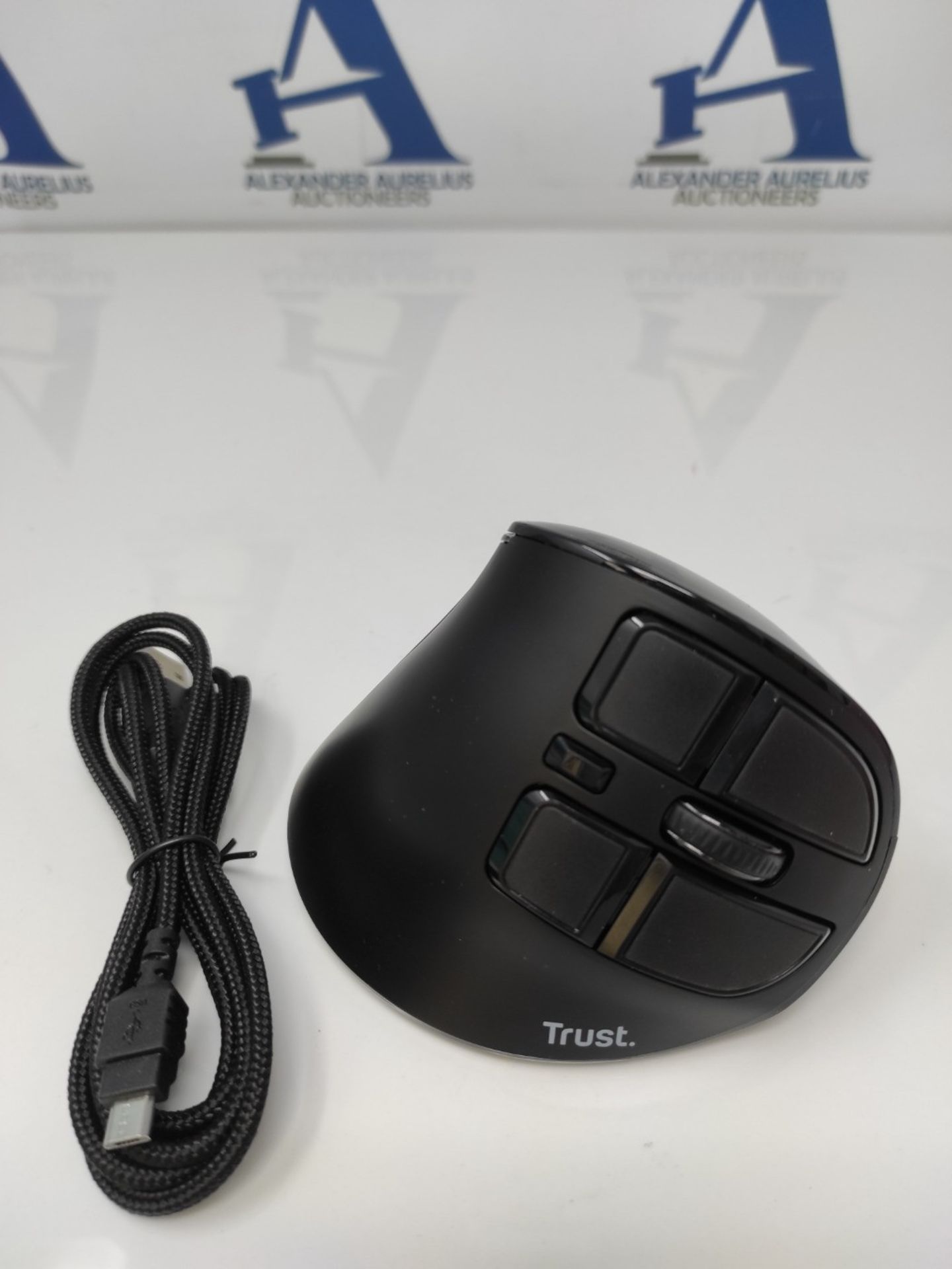 Trust Voxx Vertical Wireless Rechargeable Mouse, Bluetooth or 2.4 GHz, 9 Buttons, 1200 - Image 3 of 3