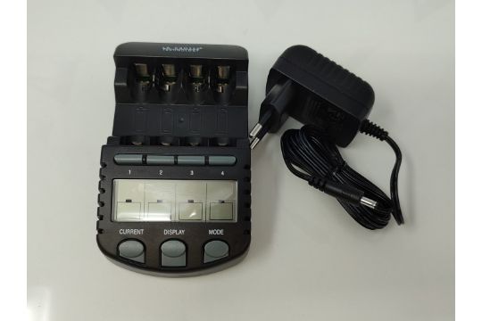 LA CROSSE TECHNOLOGY RS700 Battery Charger - Image 3 of 3