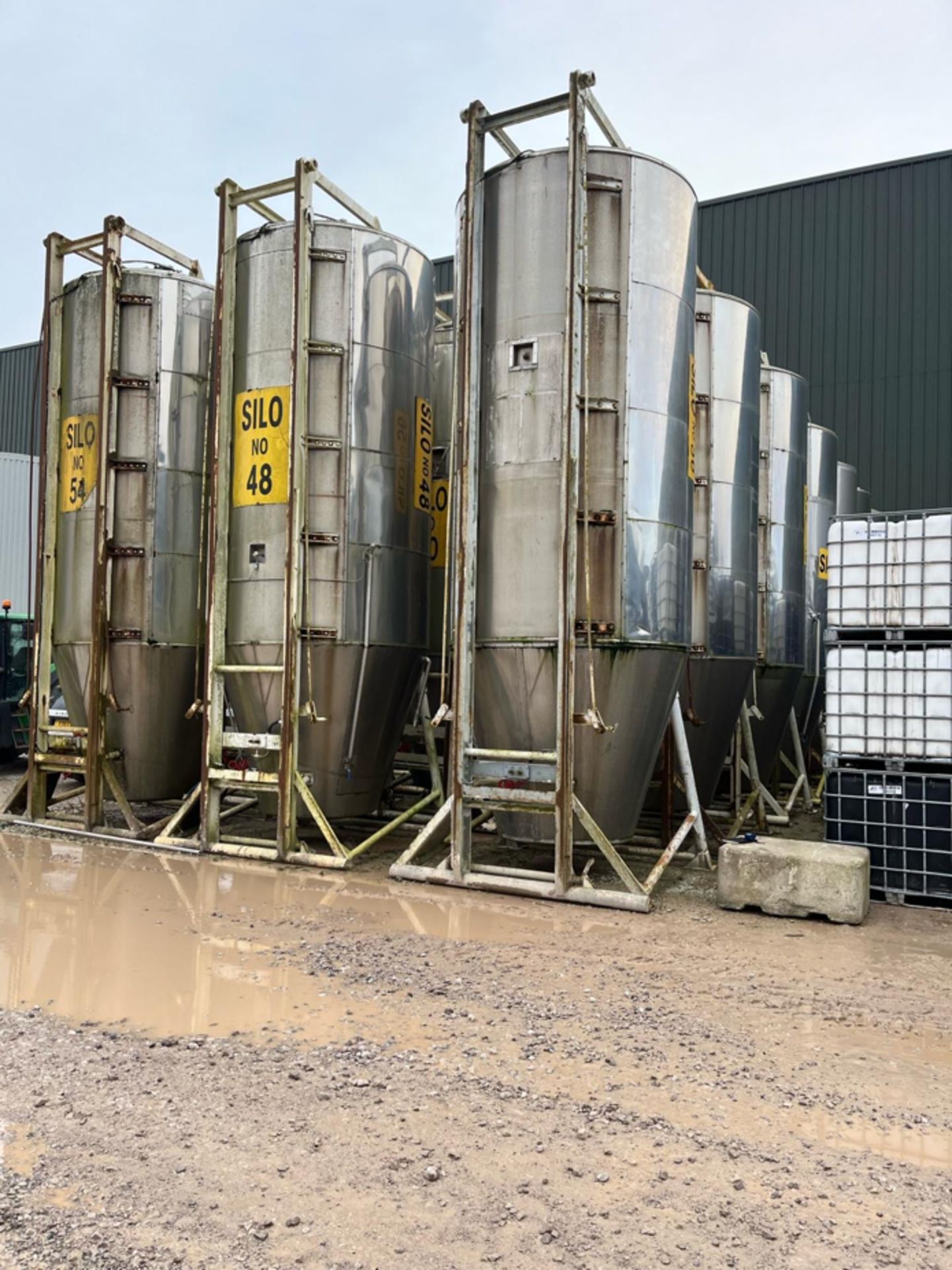 21 x 20,000 litre capacity silos