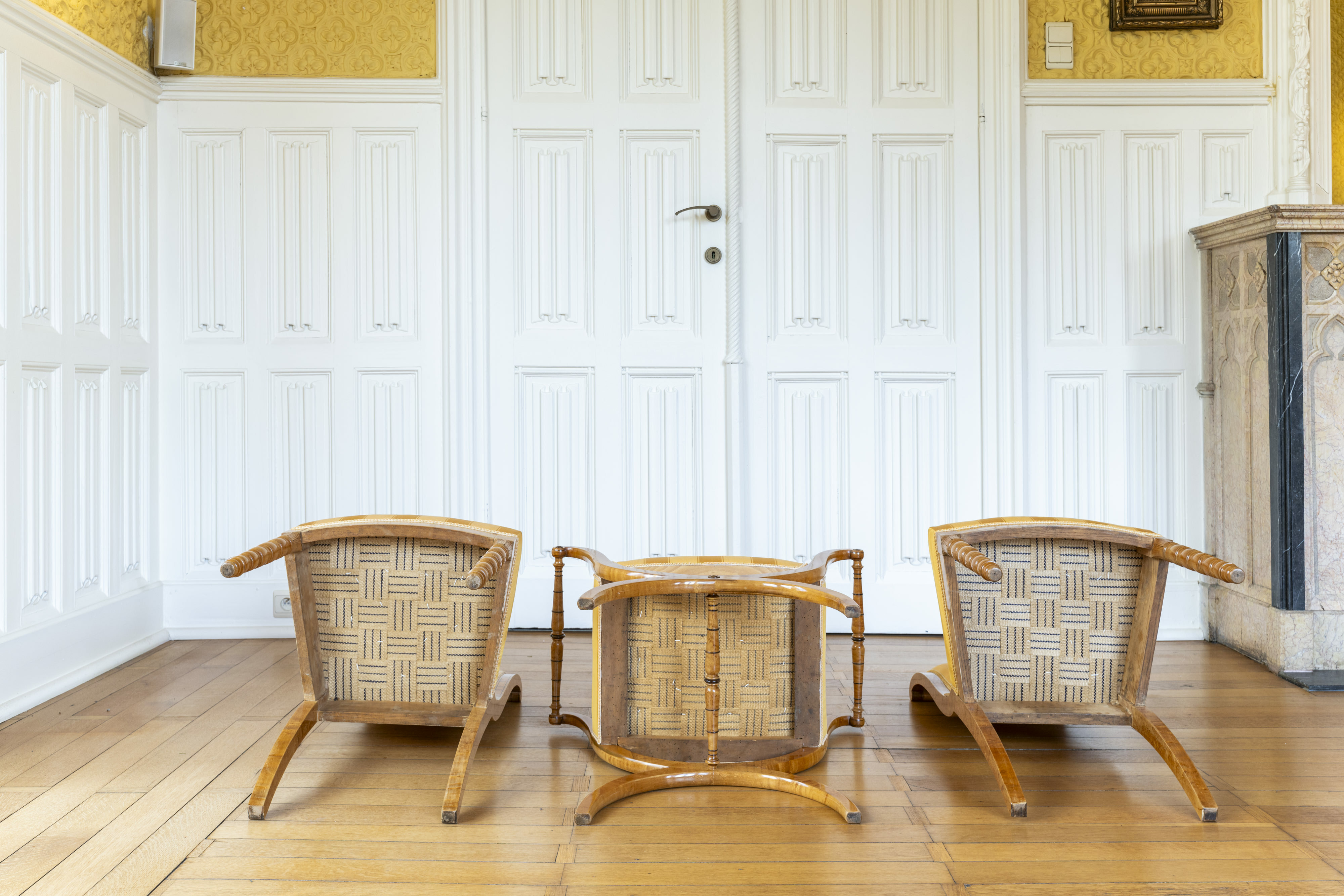 A 13-piece Biedermeier salon set comprising 3 sofas, 8 chairs and 2 footstools with yellow silk upho - Image 34 of 34