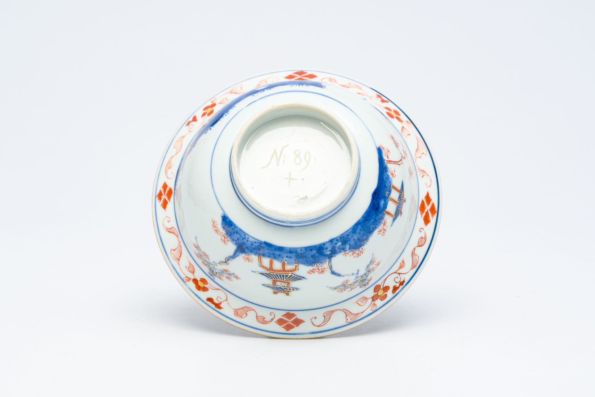 A Chinese Imari-style 'klapmuts' bowl with pagodas, ex-coll. Augustus the Strong, Kangxi - Image 7 of 7