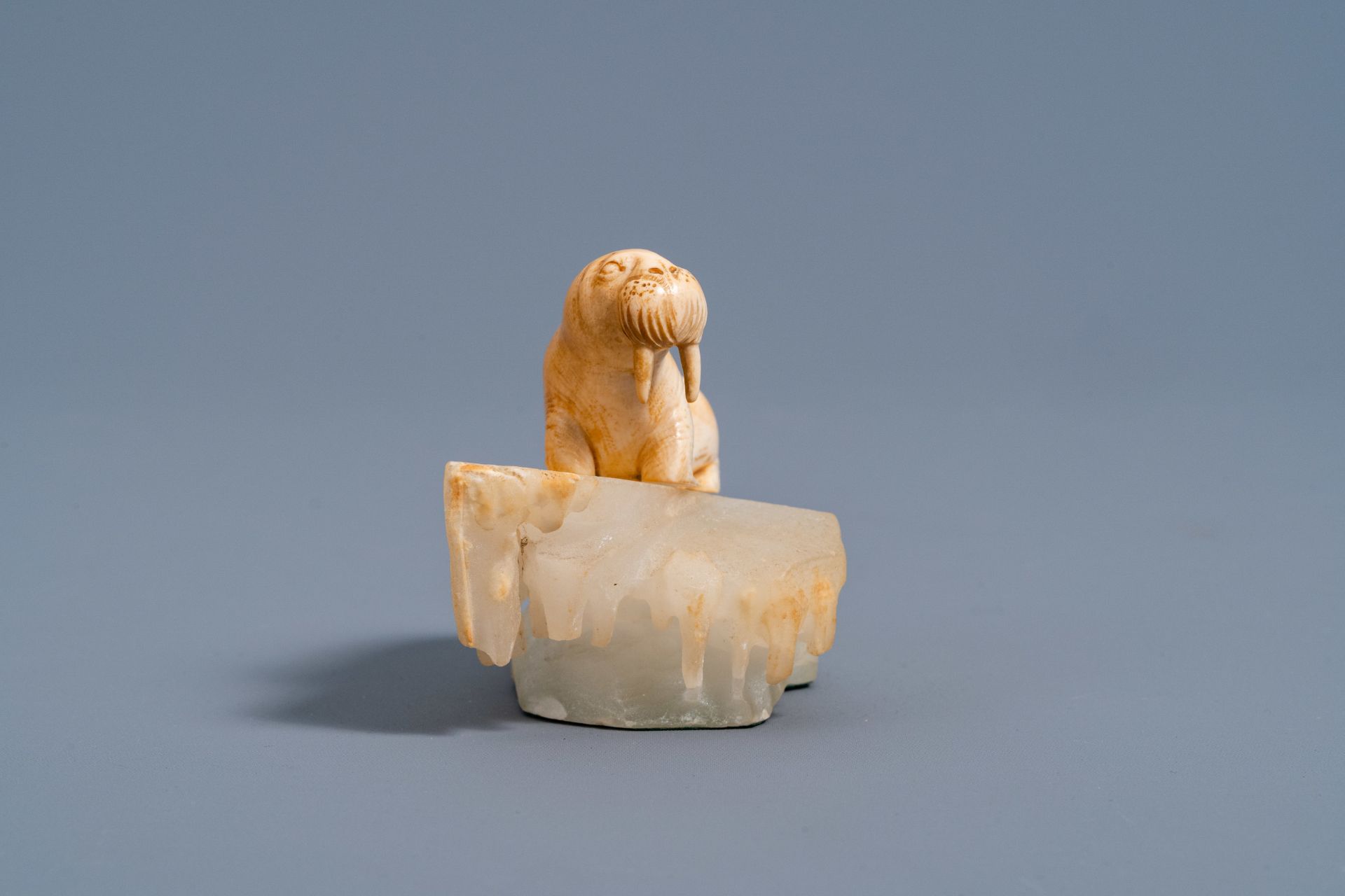 European school: A carved ivory figure of a walrus sitting on a gemstone ice floe, late 19th C. - Image 7 of 11