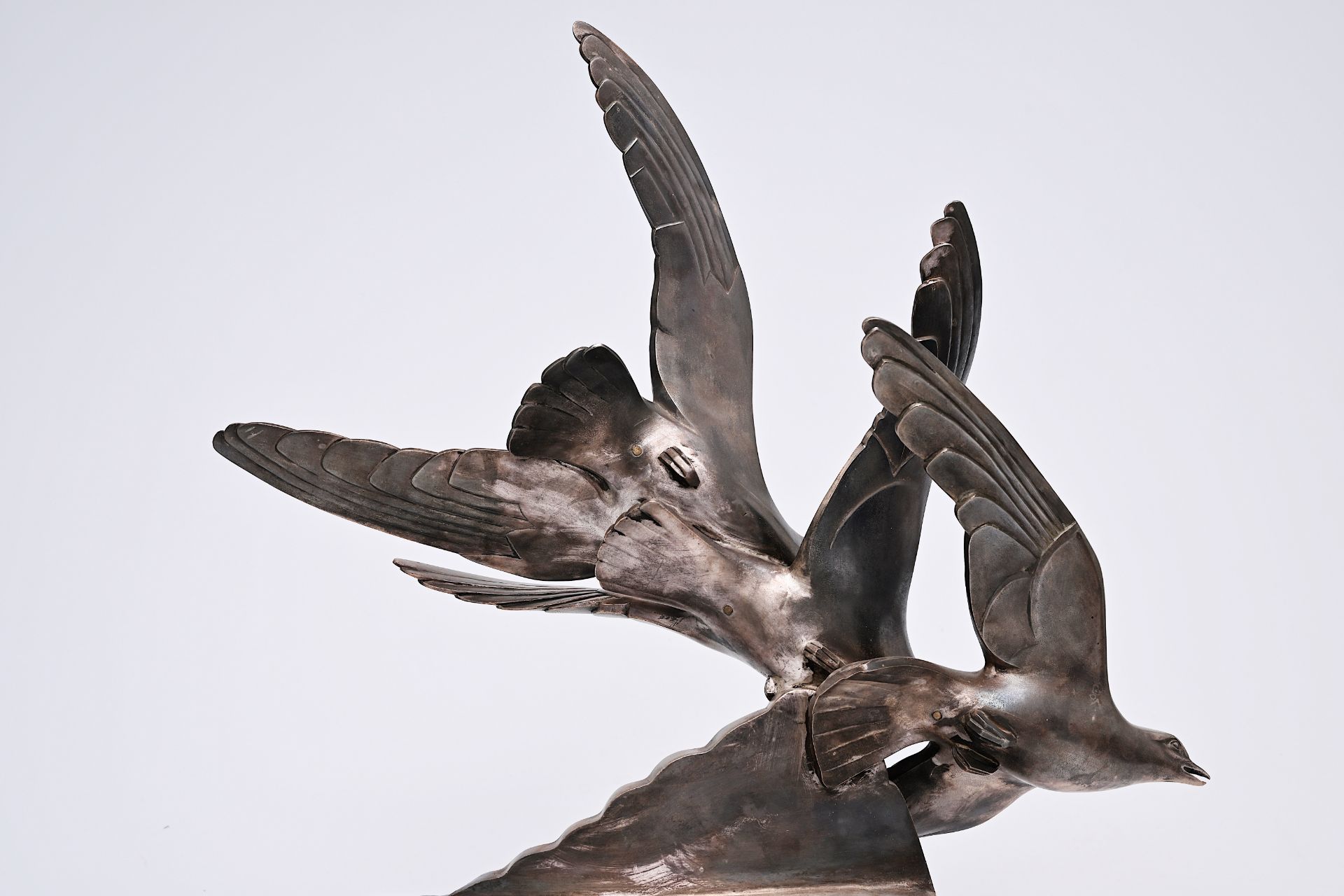 Alexandre Kelety (1874-1940): Seagulls, silver-plated bronze on a black marble base, foundry mark 'E - Bild 10 aus 14