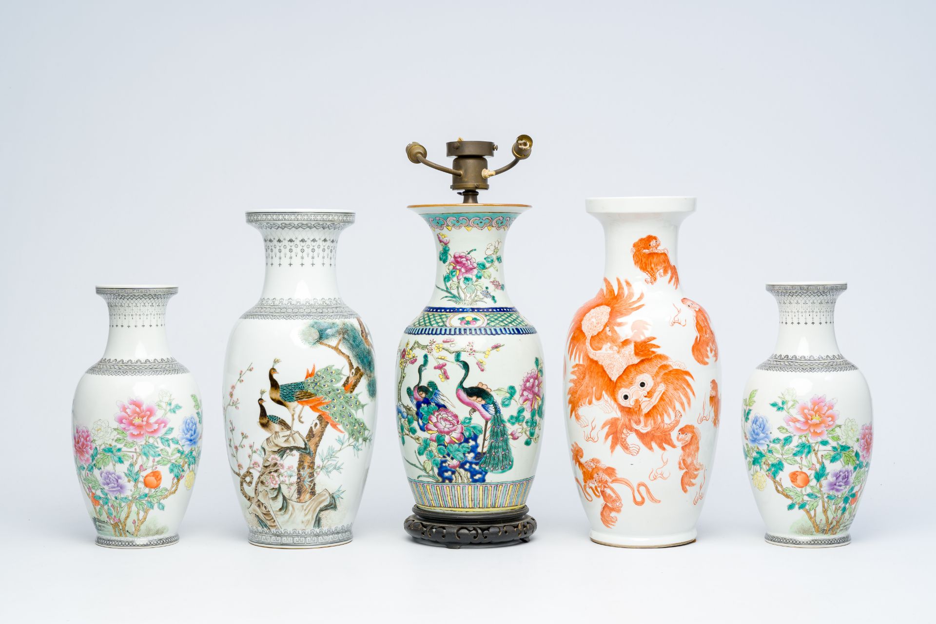Nine various Chinese famille rose and iron-red vases, 19th/20th C. - Bild 3 aus 34
