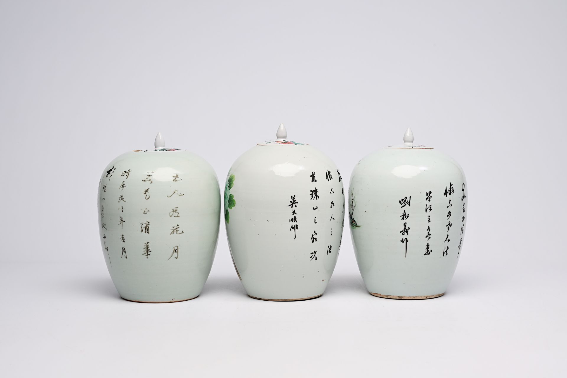 Six Chinese famille rose and qianjiang cai ginger jars with floral and figurative design, 19th/20th - Bild 24 aus 34