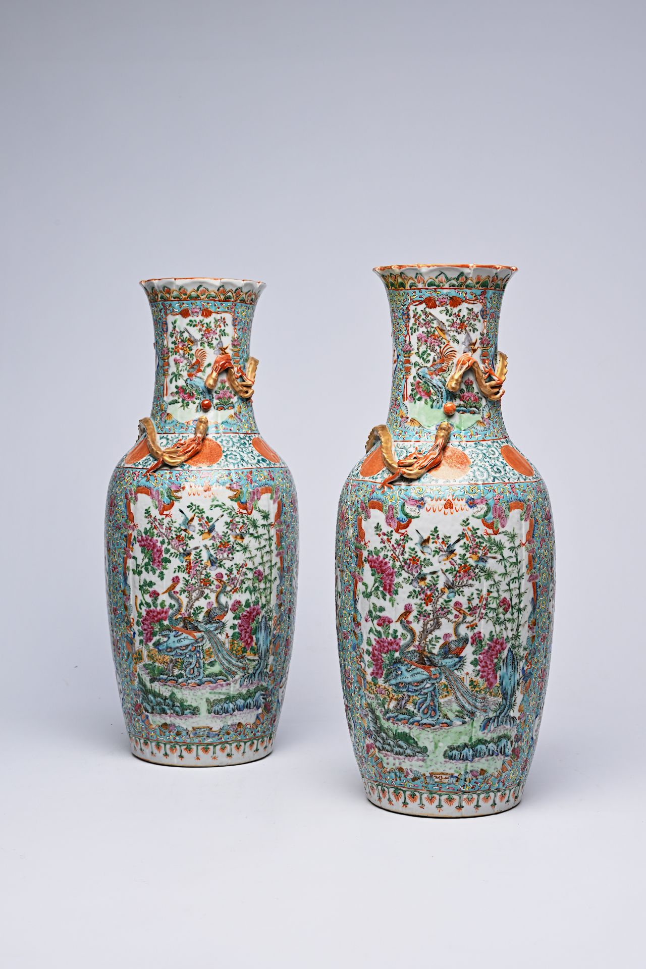 A pair of Chinese Canton famille rose turquoise ground vases with birds among blossoming branches, 1 - Bild 7 aus 8