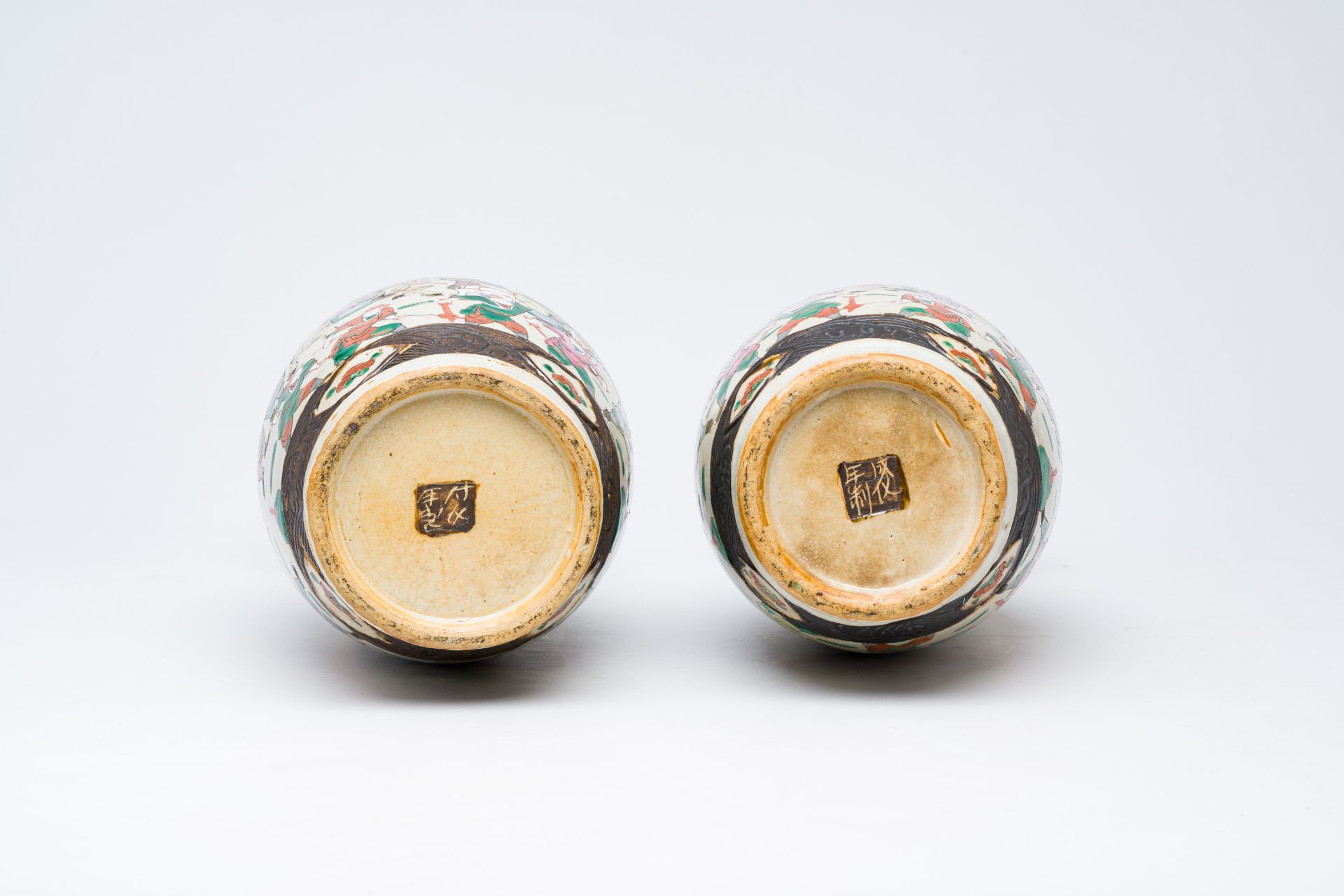 A pair of Chinese Nanking crackle glazed famille rose 'warrior' vases, 19th C. - Image 6 of 6