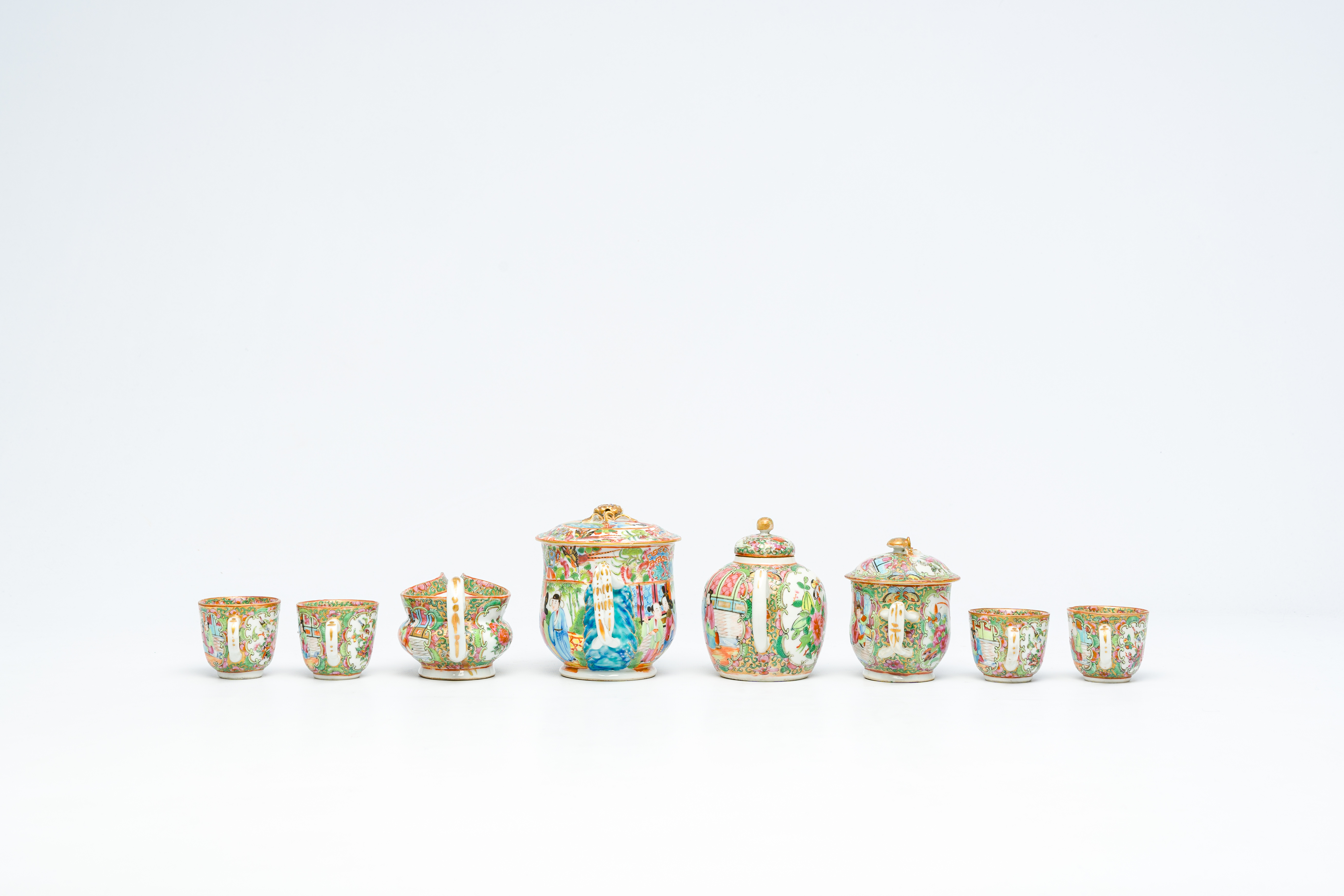 An extensive collection of Chinese Canton famille rose porcelain, 19th C. - Image 14 of 18
