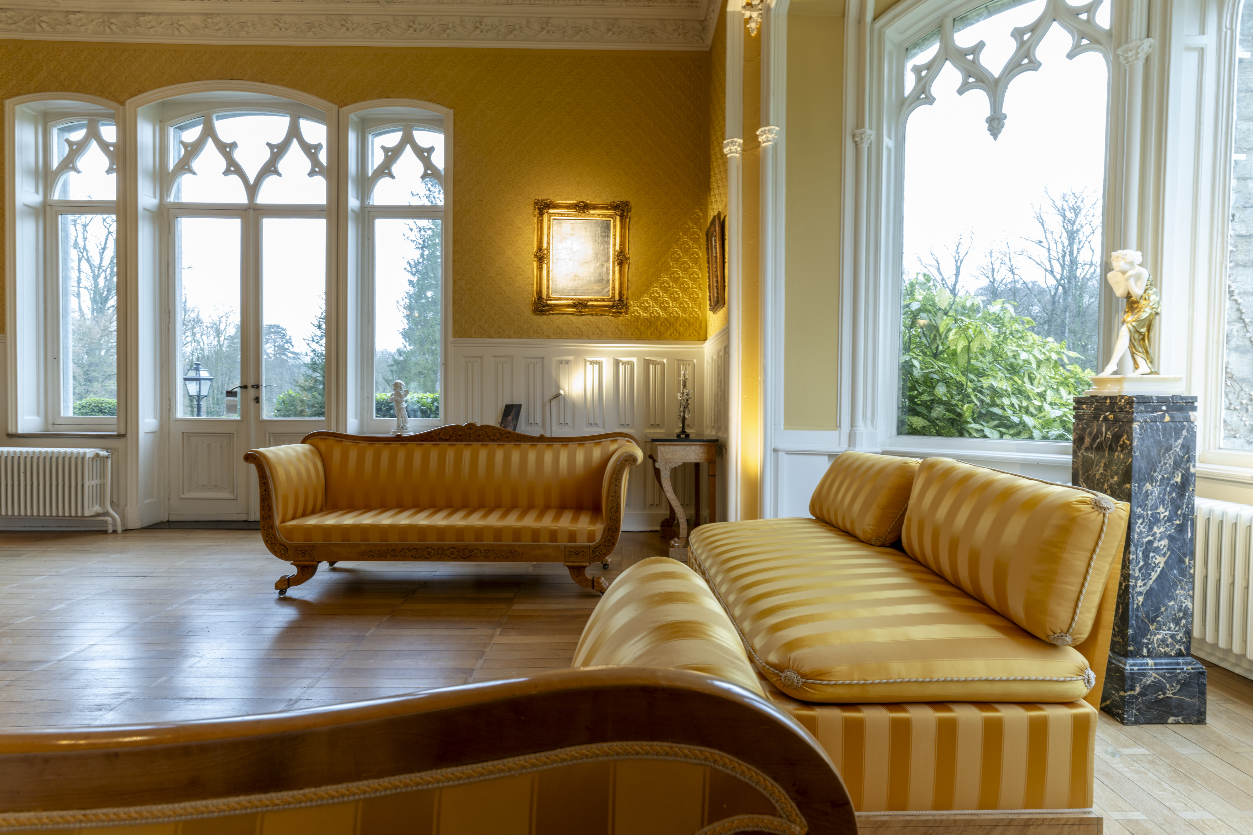 A 13-piece Biedermeier salon set comprising 3 sofas, 8 chairs and 2 footstools with yellow silk upho - Image 6 of 34