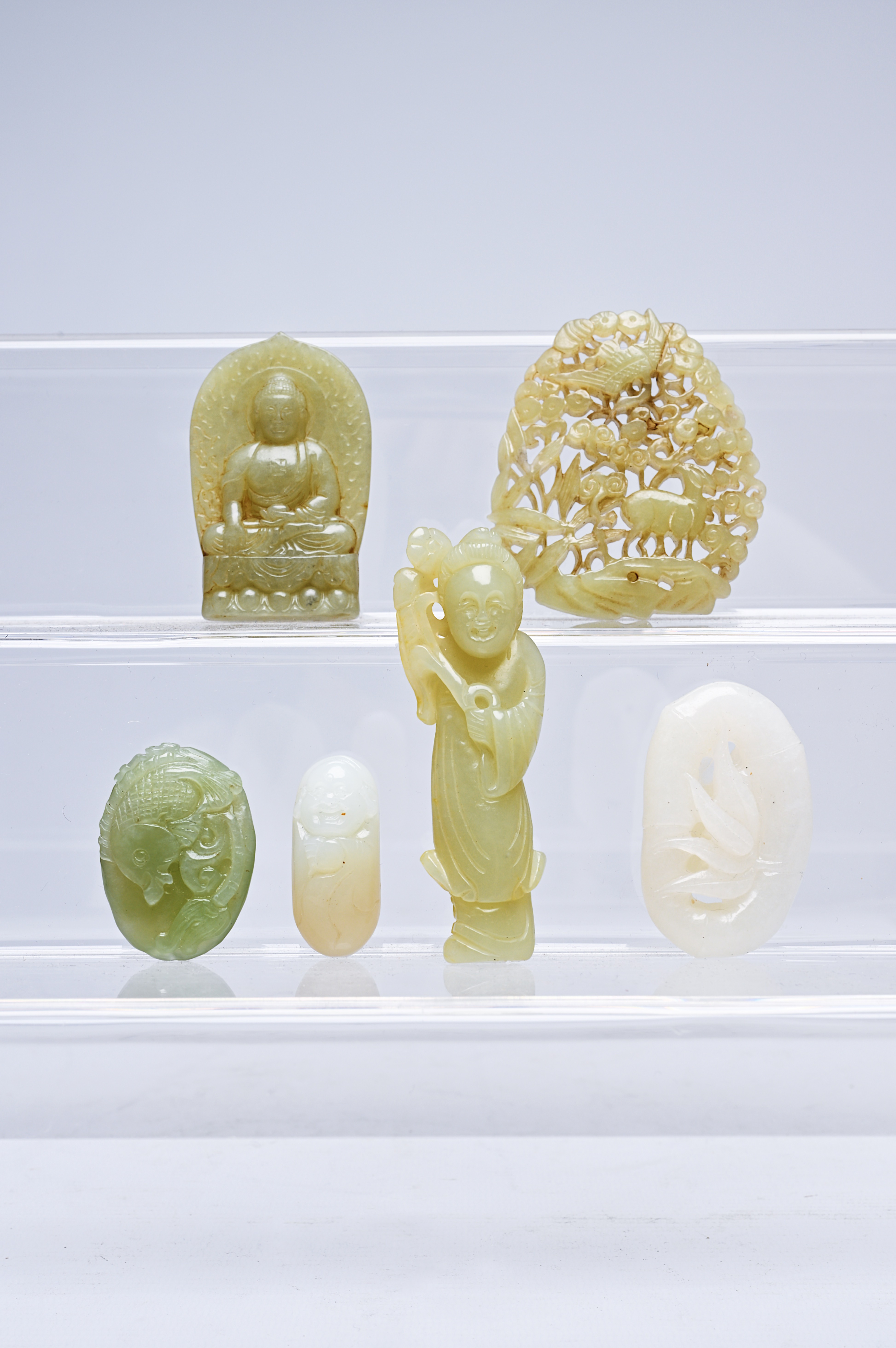 Six Chinese white and celadon jade carvings, 19th/20th C. - Image 4 of 5