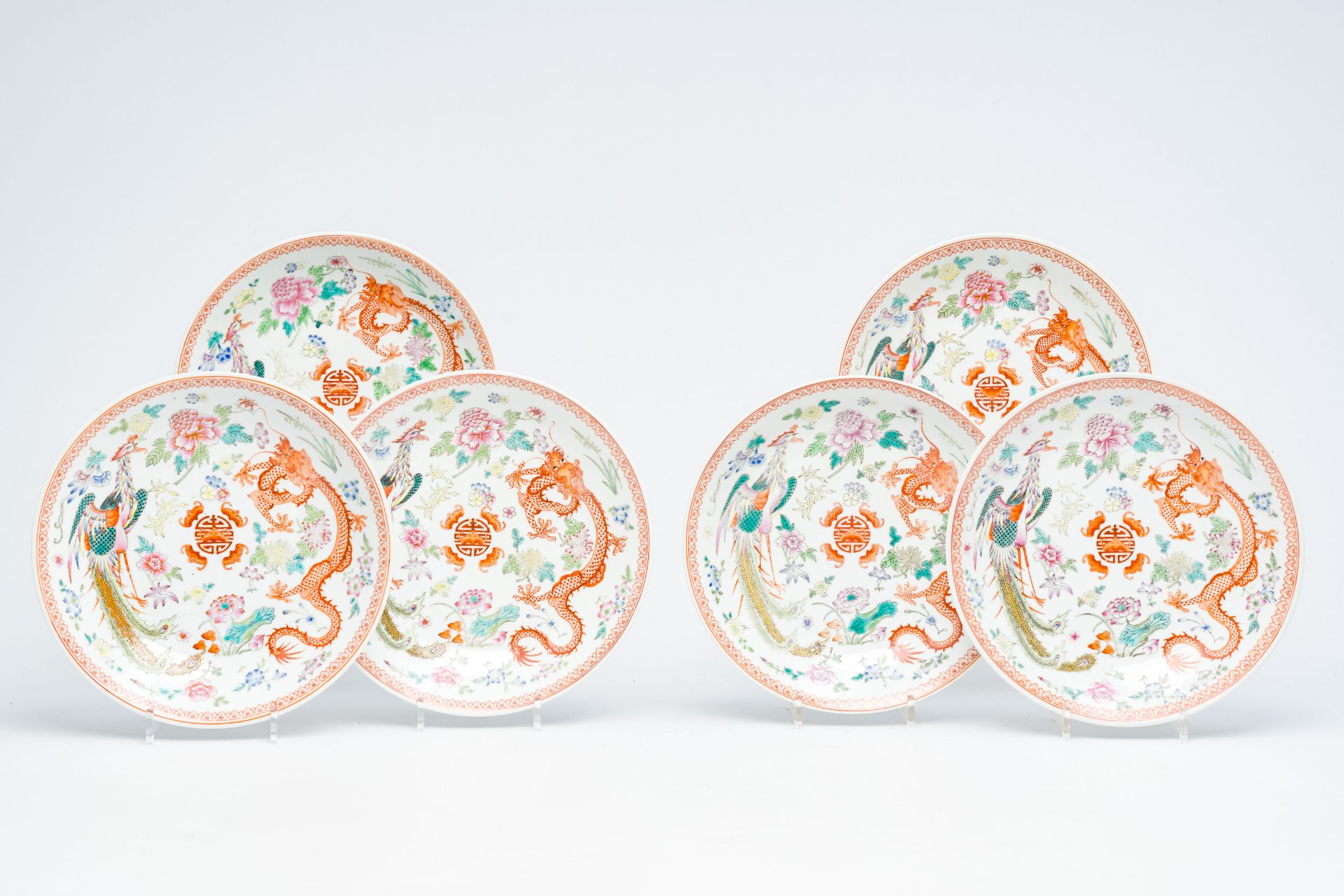 Six Chinese famille rose 'dragon and phoenix' dishes, Qianlong mark, 20th C. - Bild 2 aus 14