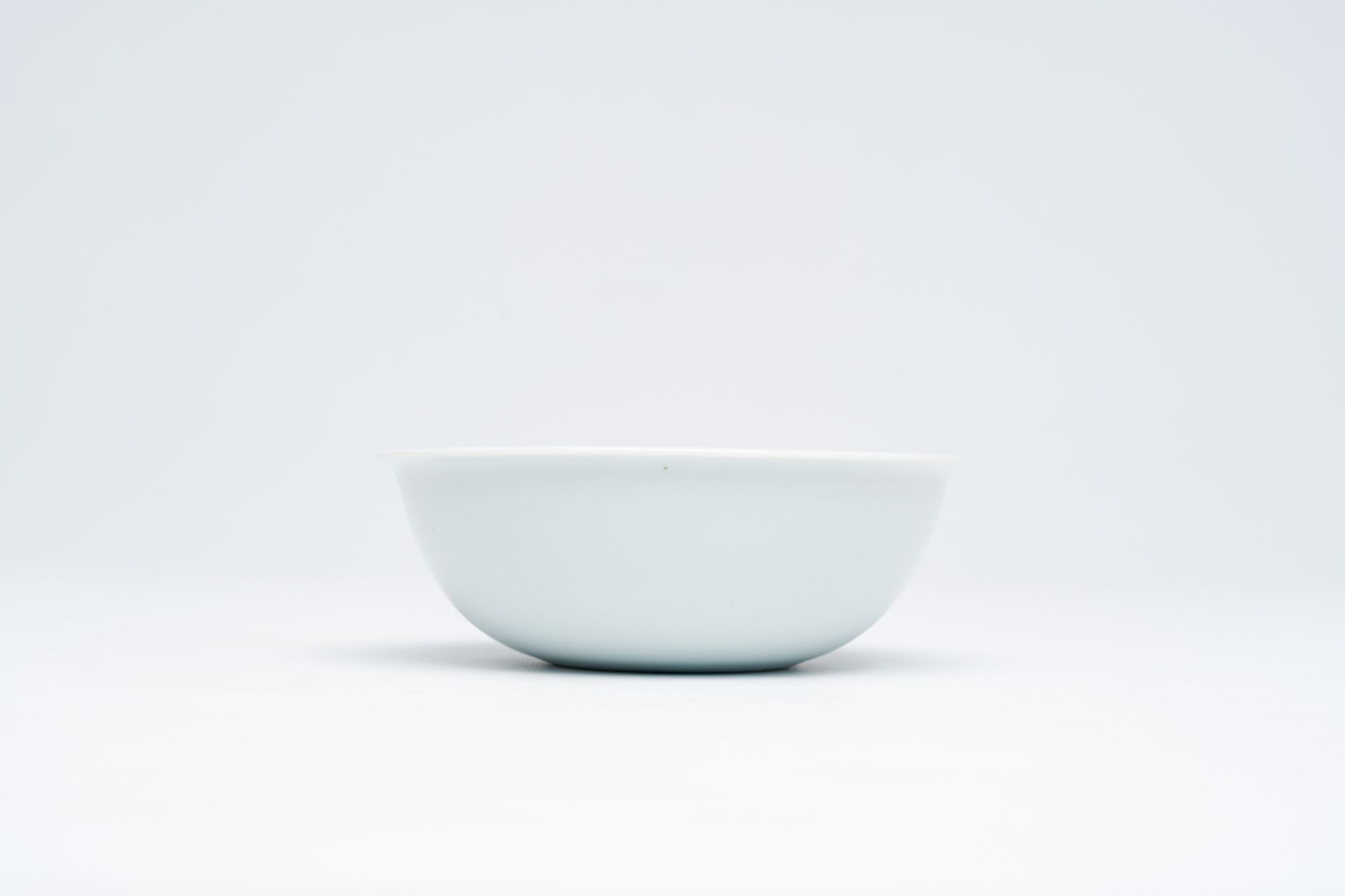 A Chinese blue and white 'dragon' bowl, Wanli mark but probably later - Image 8 of 8