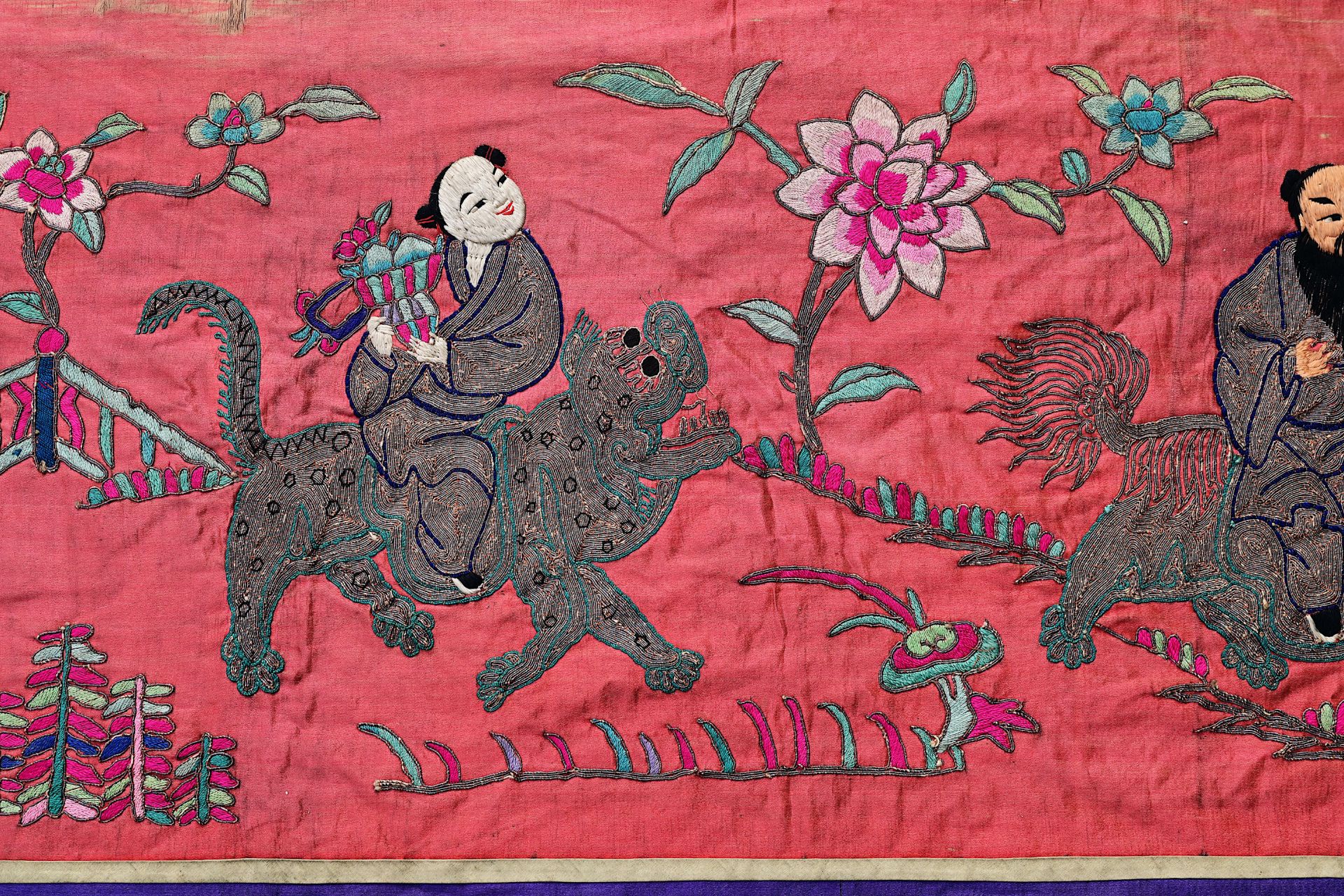 A long Chinese horizontal silk embroidered 'Eight Immortals' altar cloth with silver thread, 19th C. - Image 11 of 13